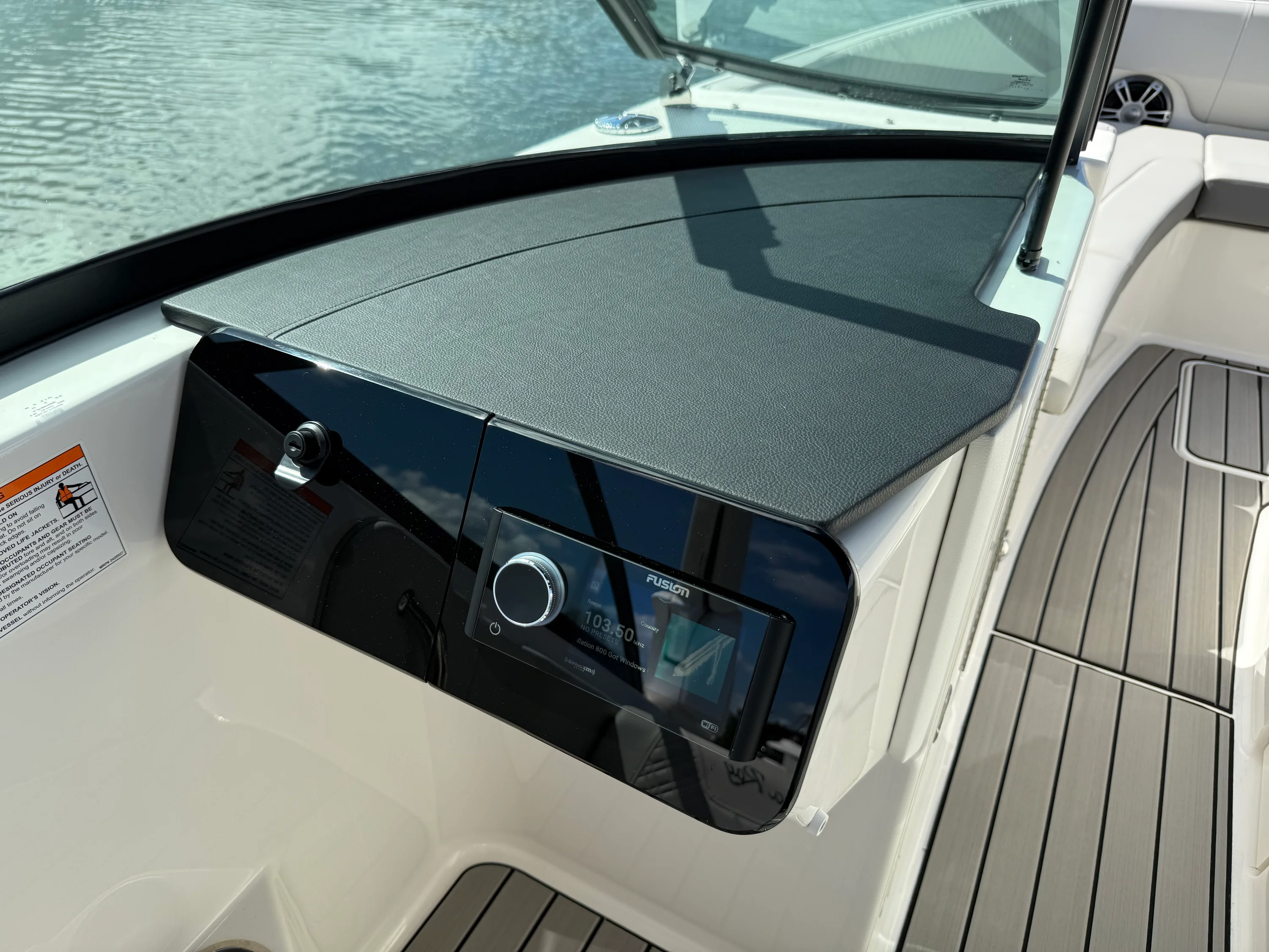 2025 Sea Ray SDX 270 Outboard Image Thumbnail #41