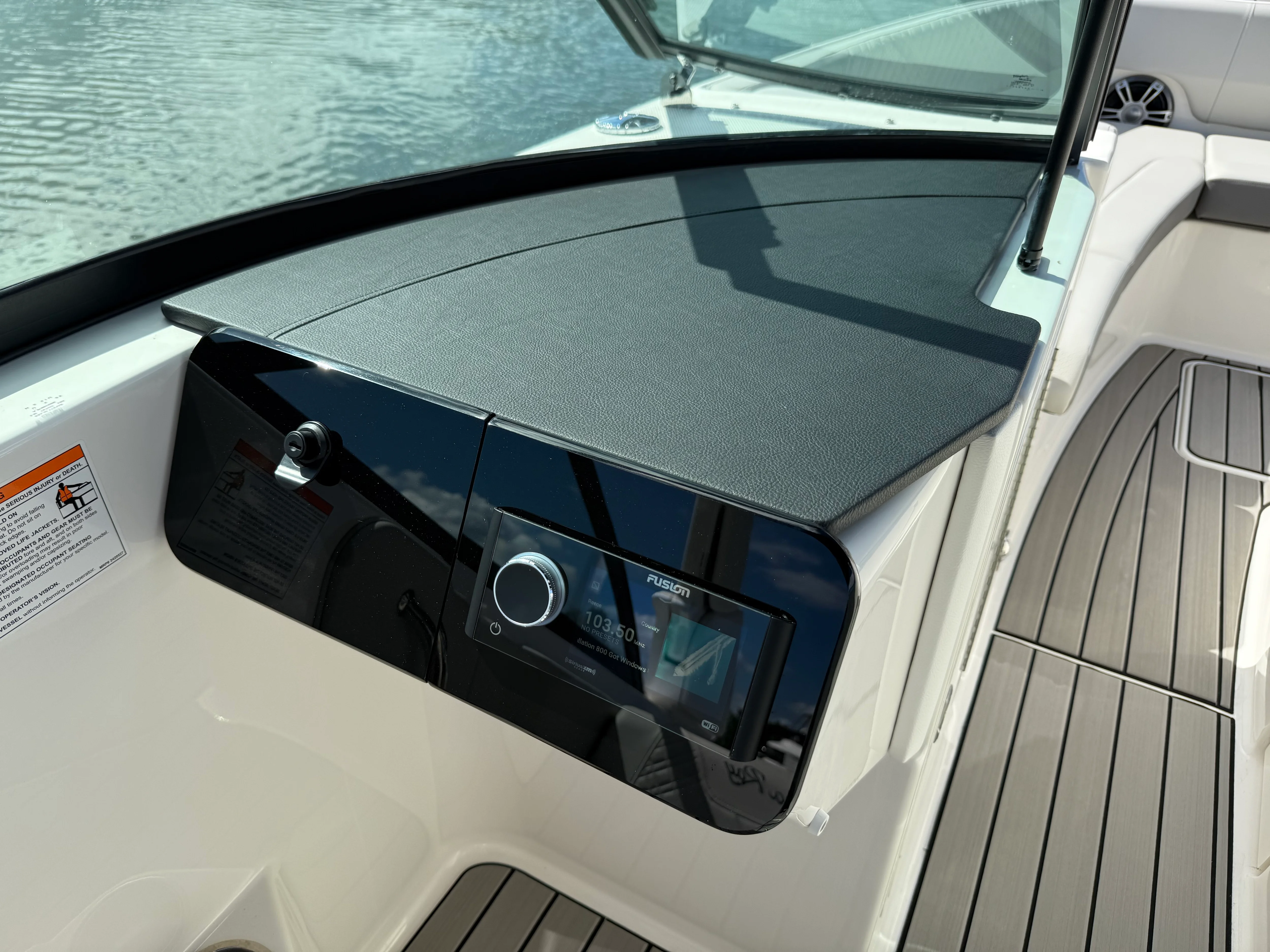 2025 Sea Ray SDX 270 Outboard Image Thumbnail #41