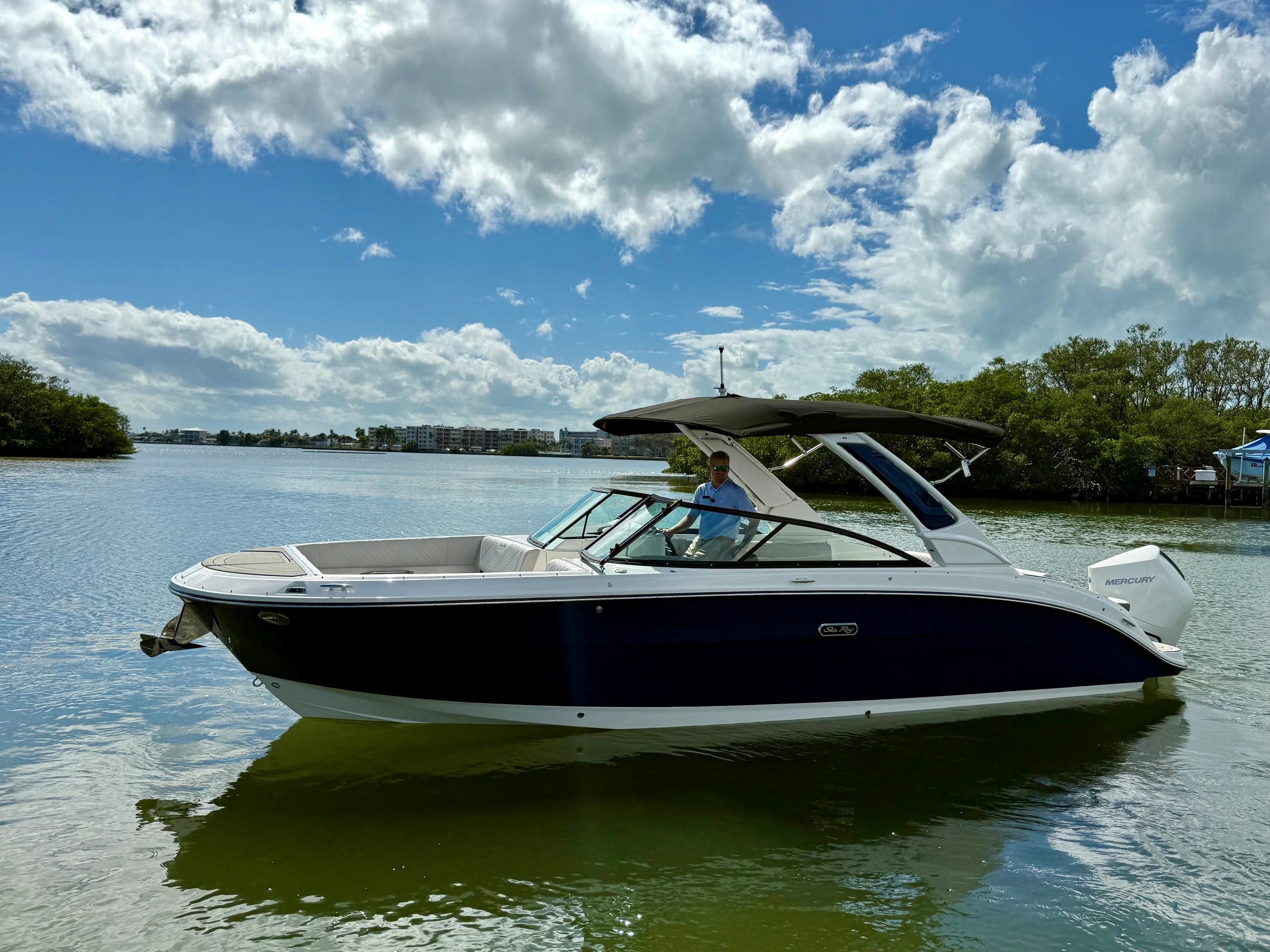 2025 Sea Ray SDX 270 Outboard Image Thumbnail #19