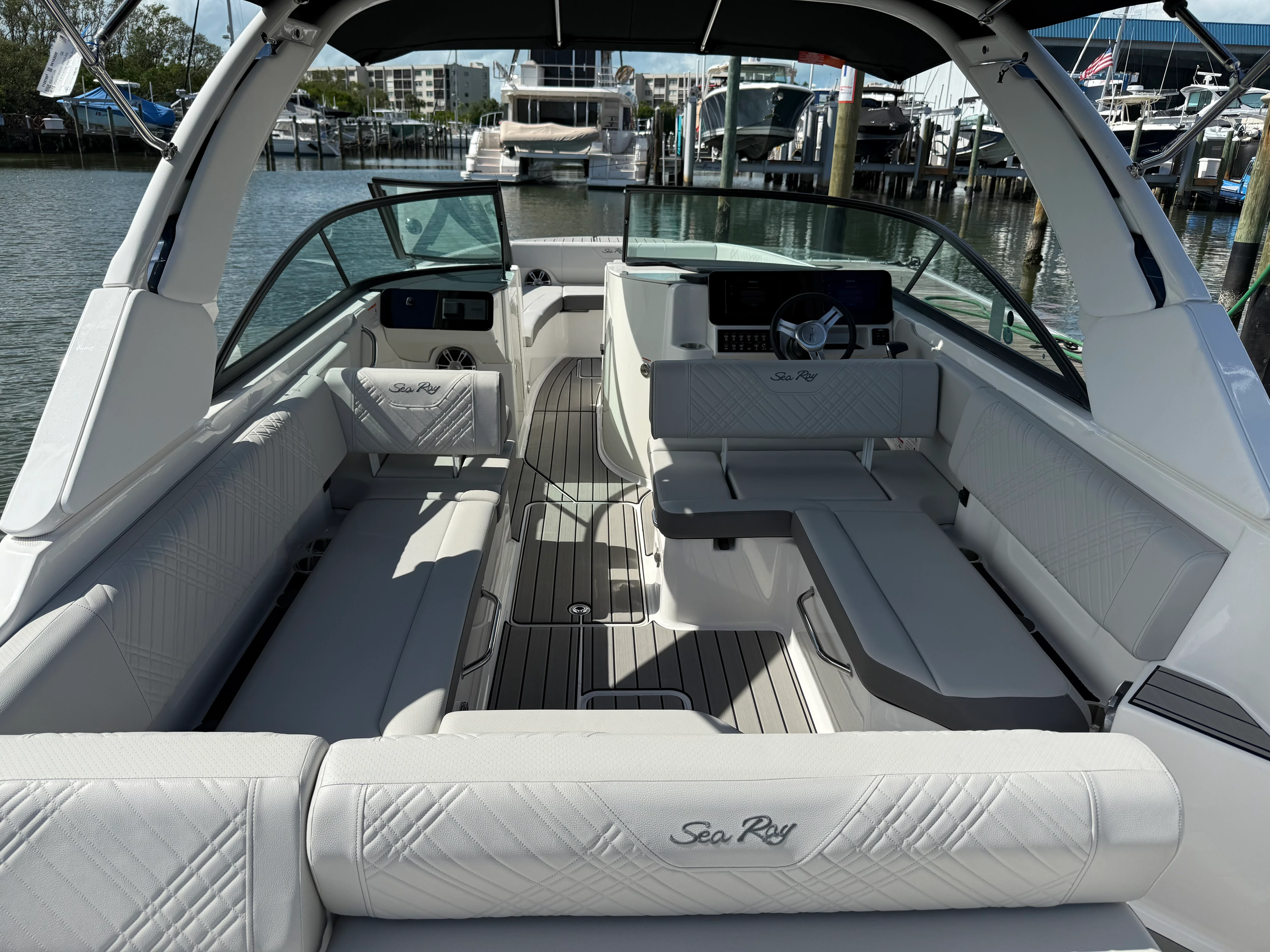 2025 Sea Ray SDX 270 Outboard Image Thumbnail #32