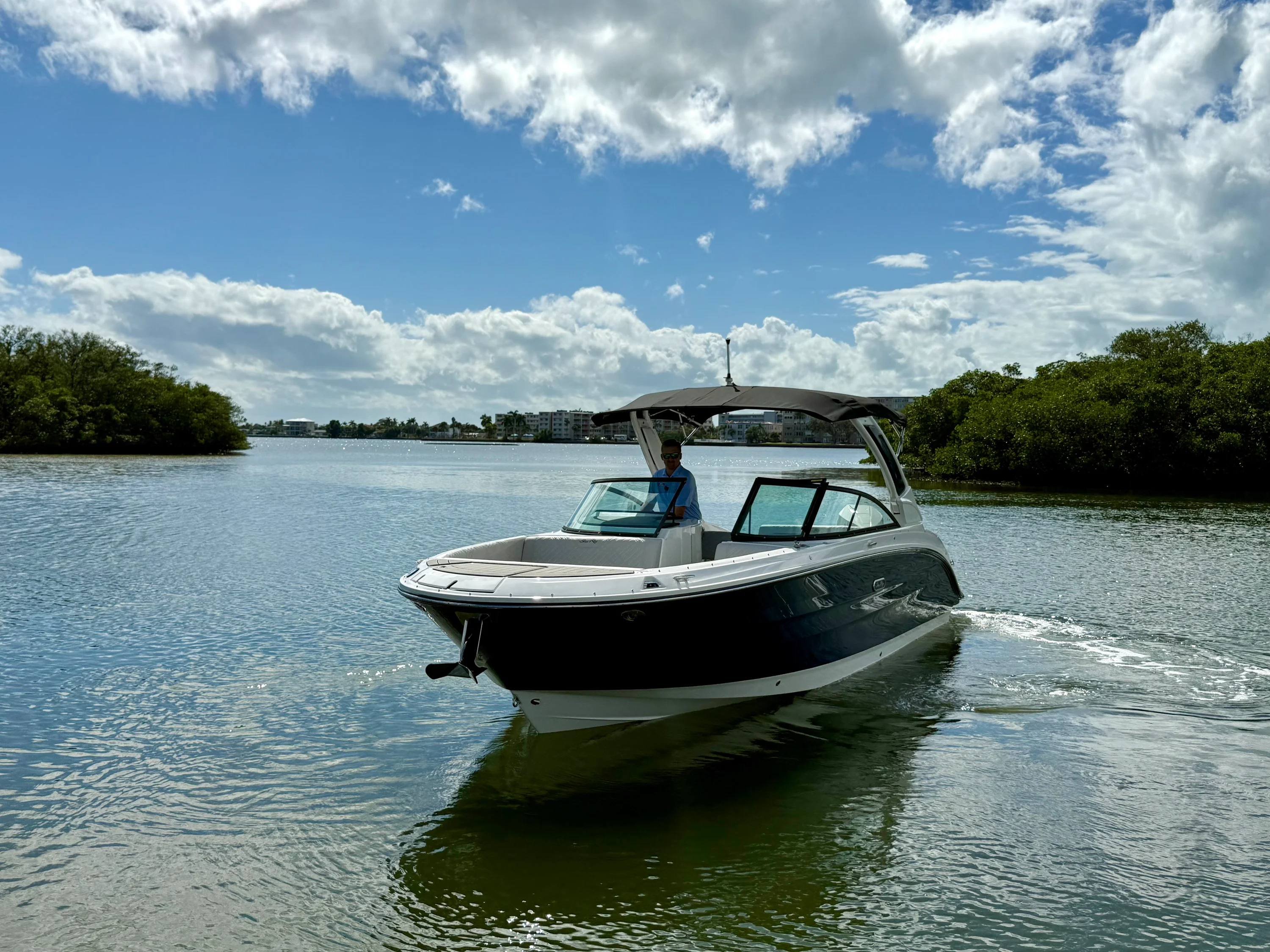 2025 Sea Ray SDX 270 Outboard Image Thumbnail #26