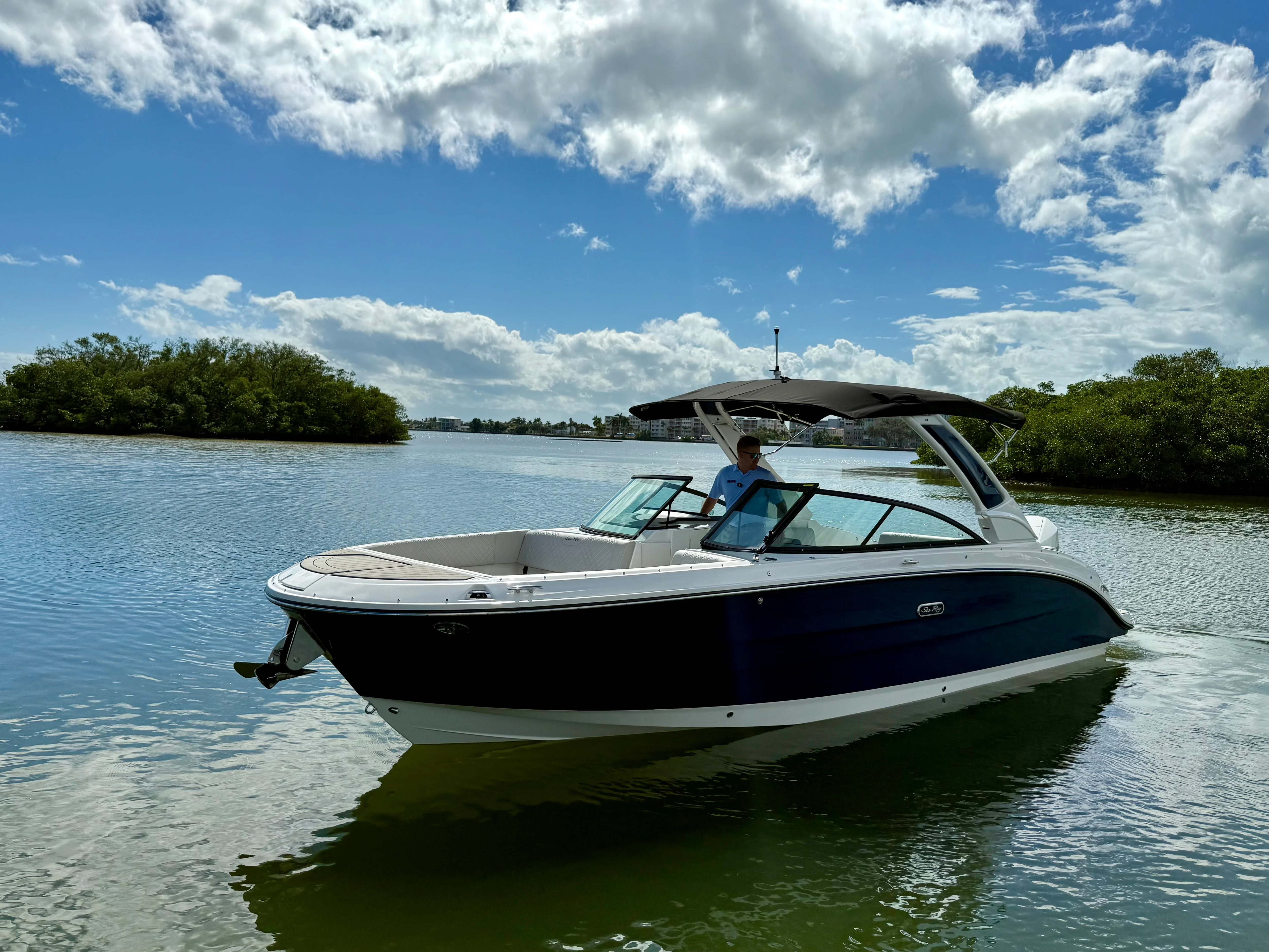 2025 Sea Ray SDX 270 Outboard Image Thumbnail #22