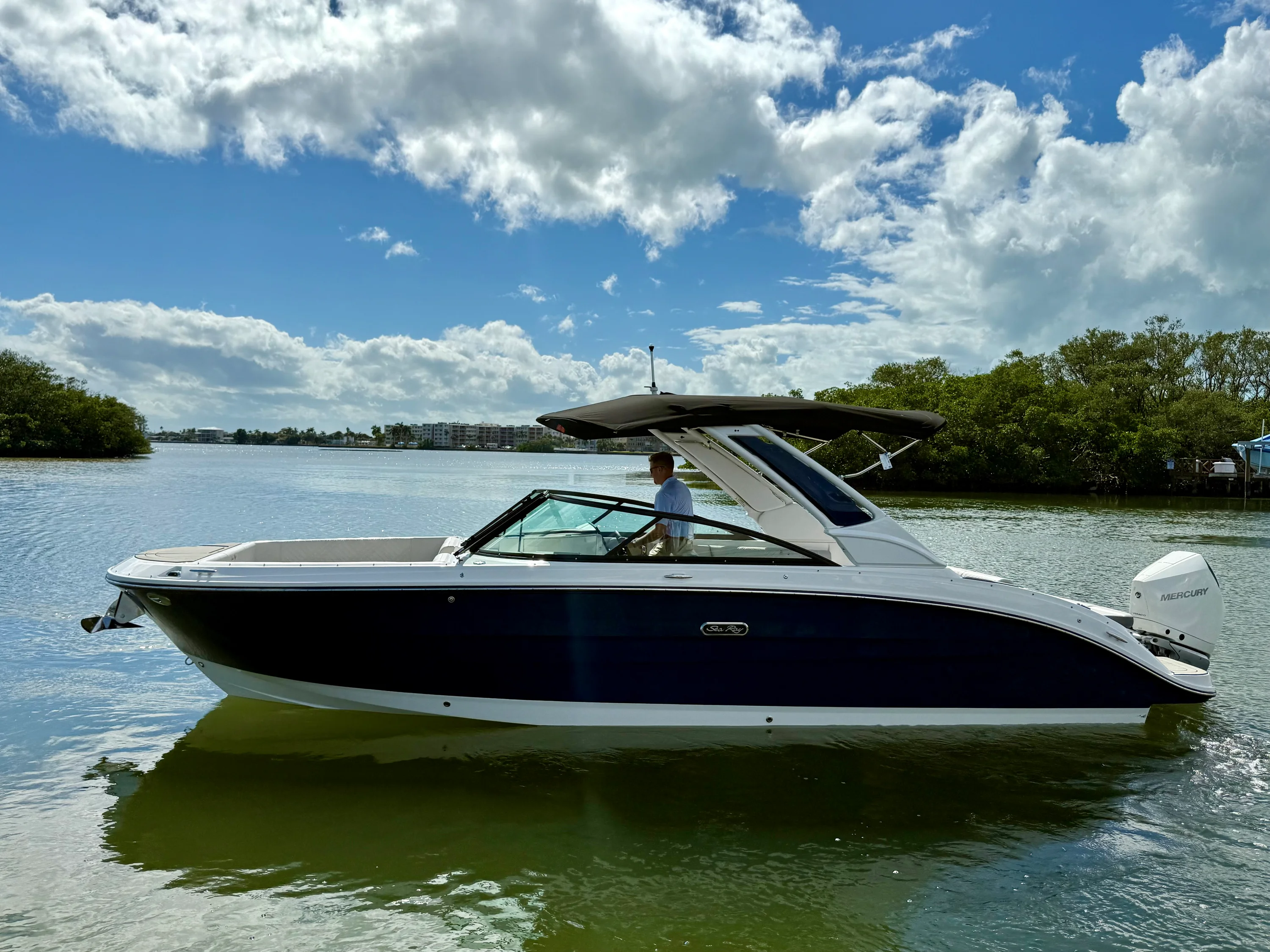 2025 Sea Ray SDX 270 Outboard Image Thumbnail #15