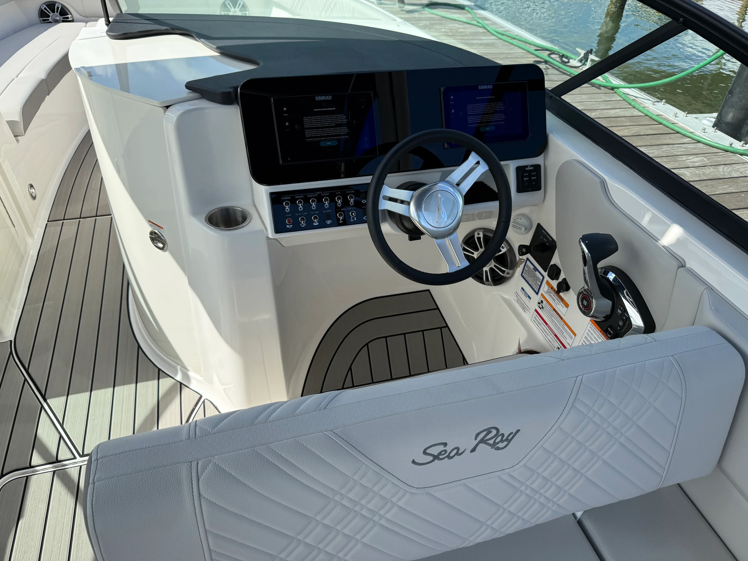 2025 Sea Ray SDX 270 Outboard Image Thumbnail #38