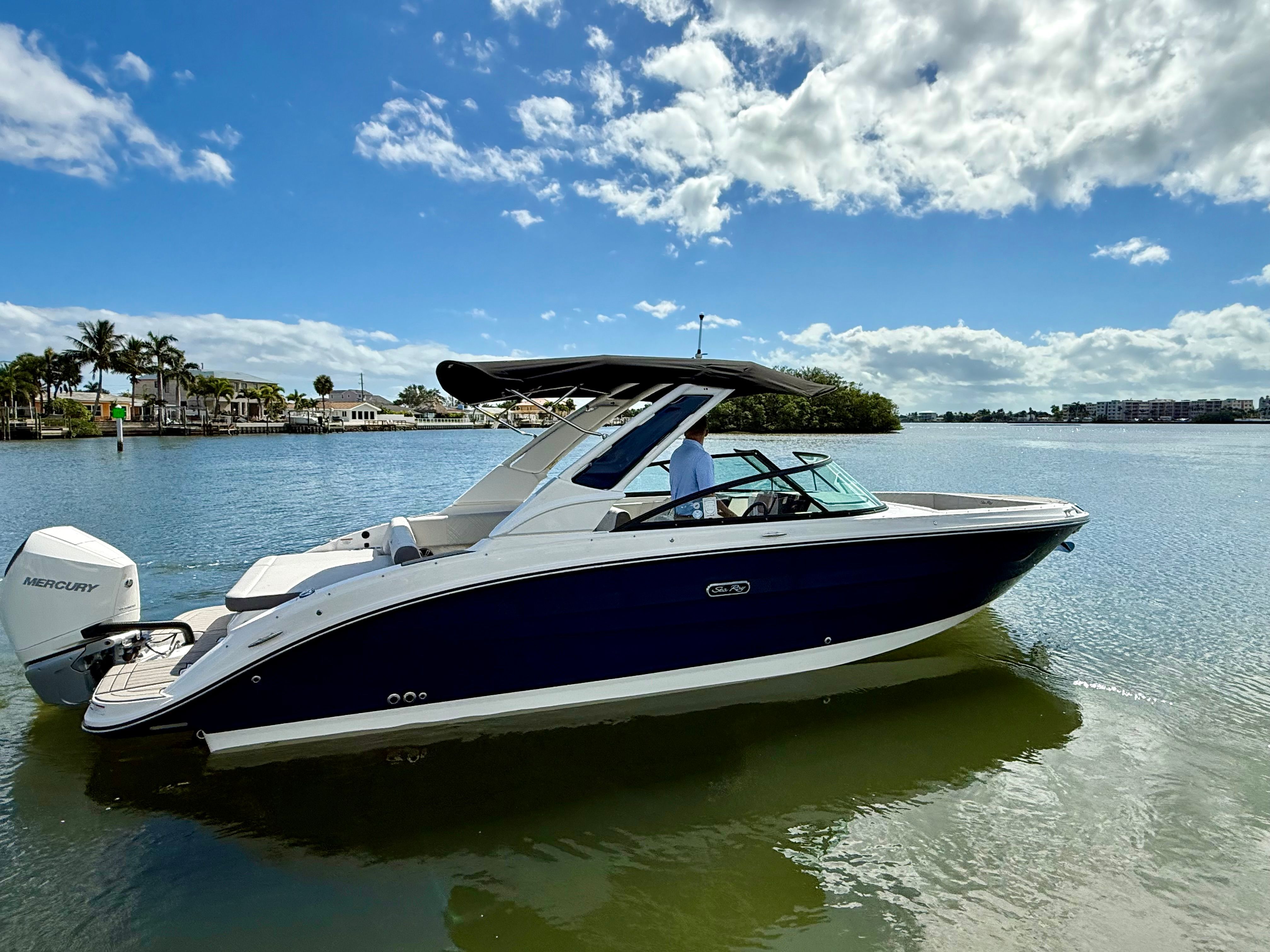 2025 Sea Ray SDX 270 Outboard Image Thumbnail #4