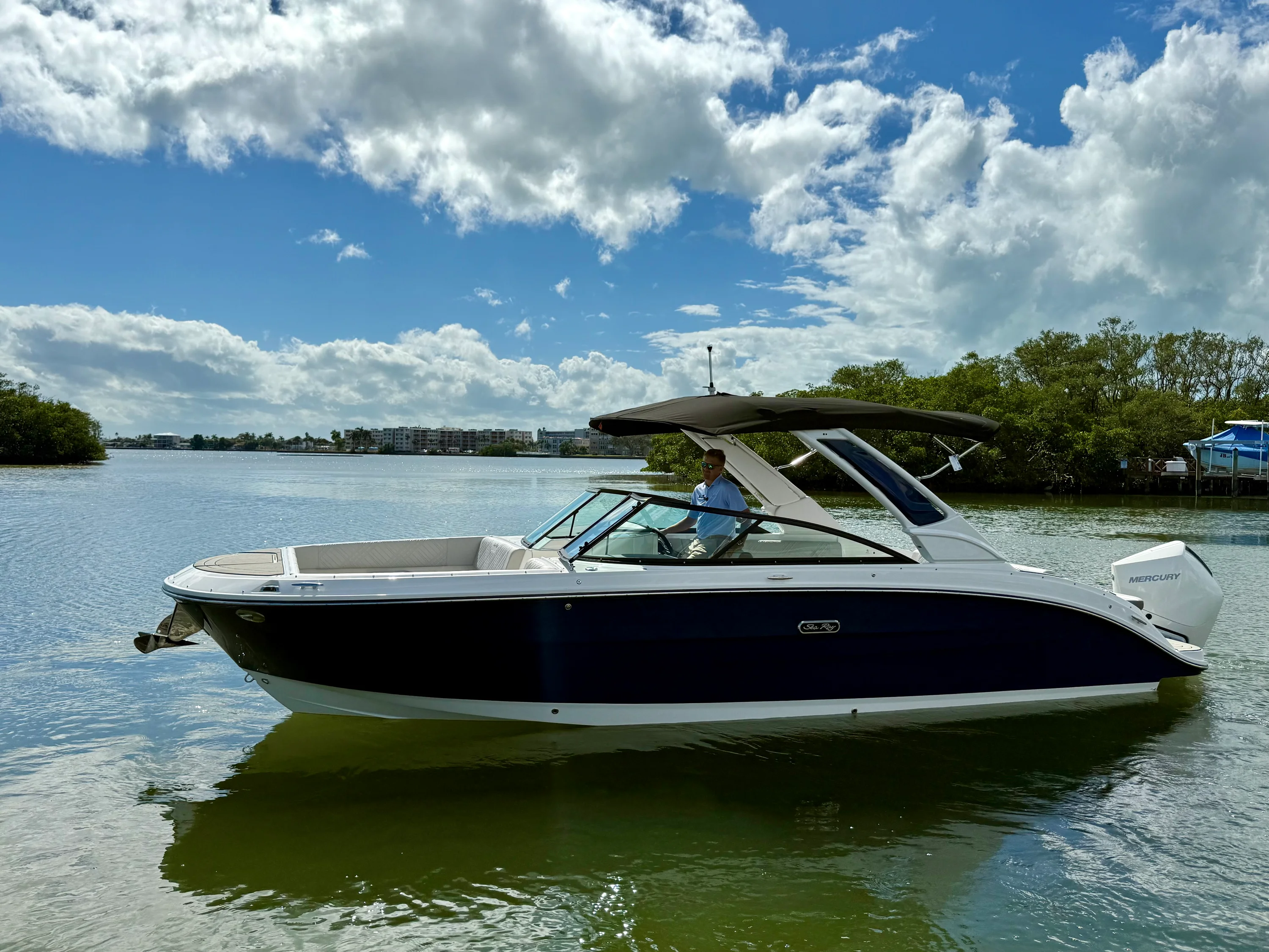 2025 Sea Ray SDX 270 Outboard Image Thumbnail #20