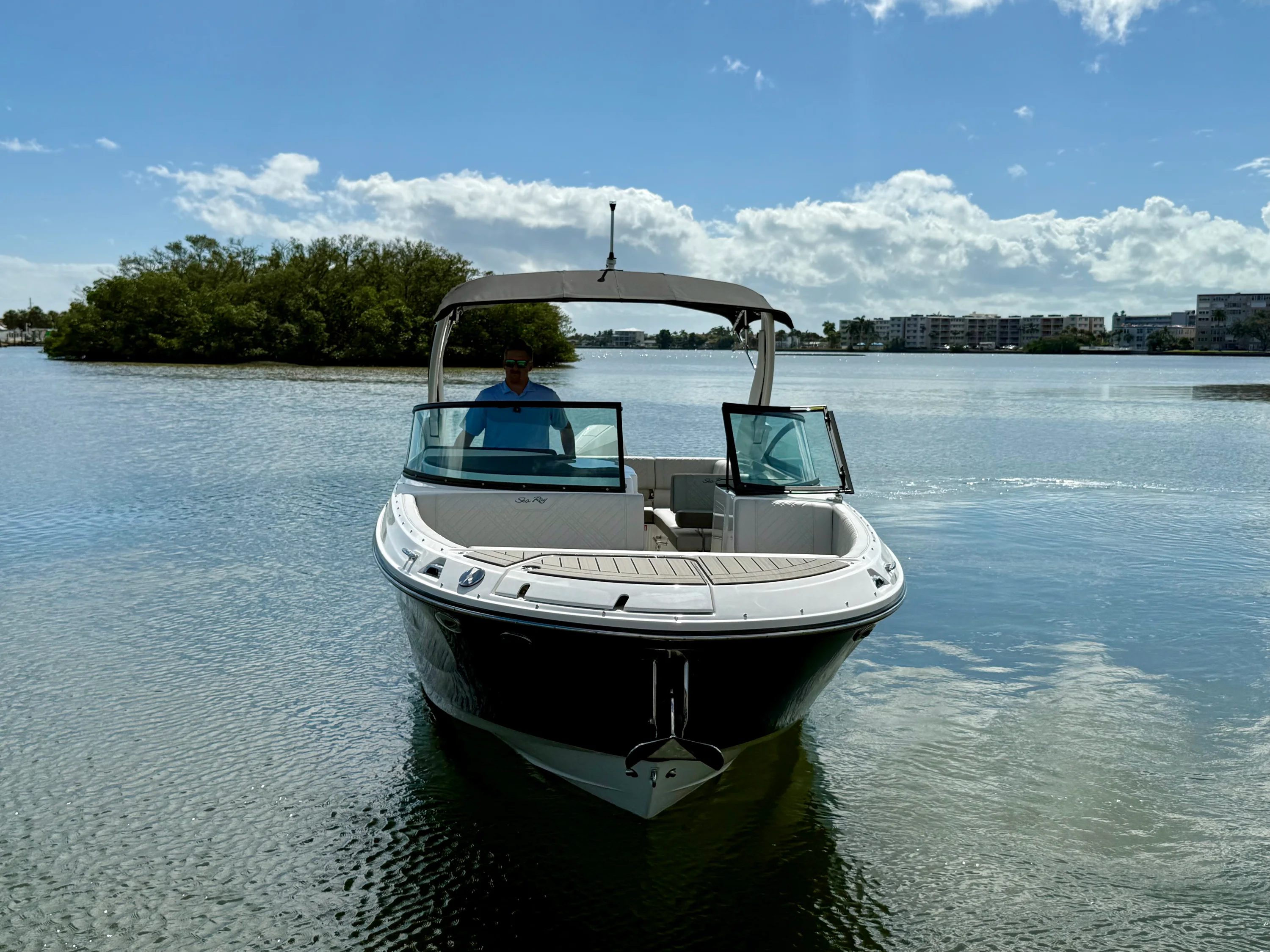 2025 Sea Ray SDX 270 Outboard Image Thumbnail #24