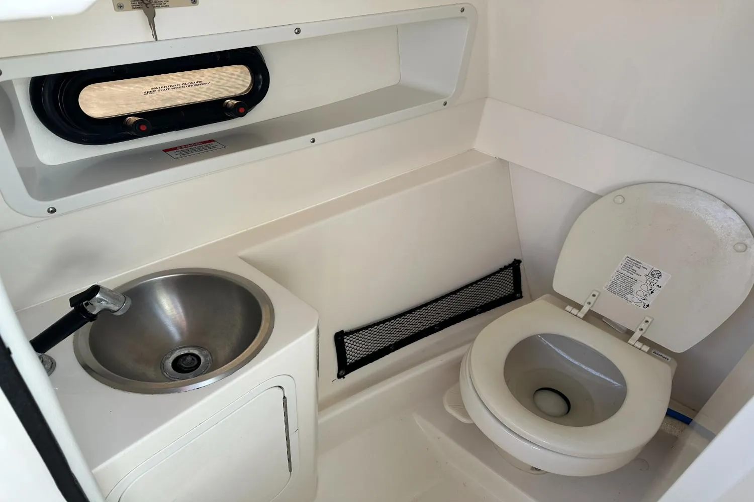 2016 Sea Ray 270 Sundeck Outboard Image Thumbnail #55