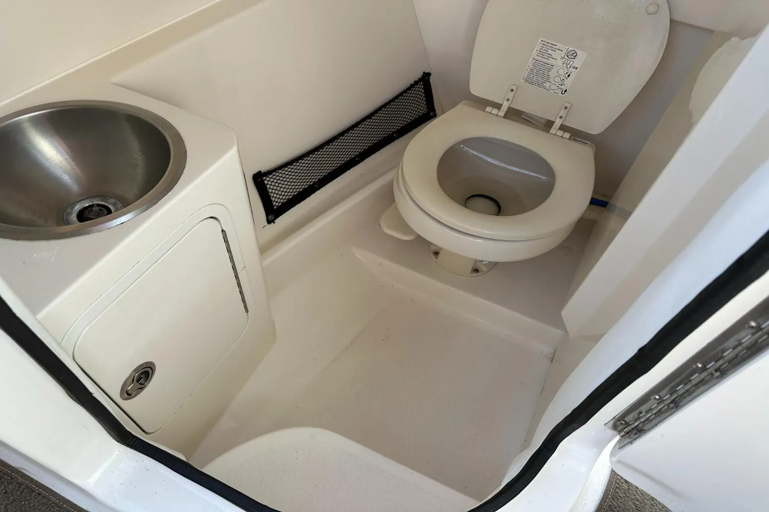 2016 Sea Ray 270 Sundeck Outboard Image Thumbnail #54