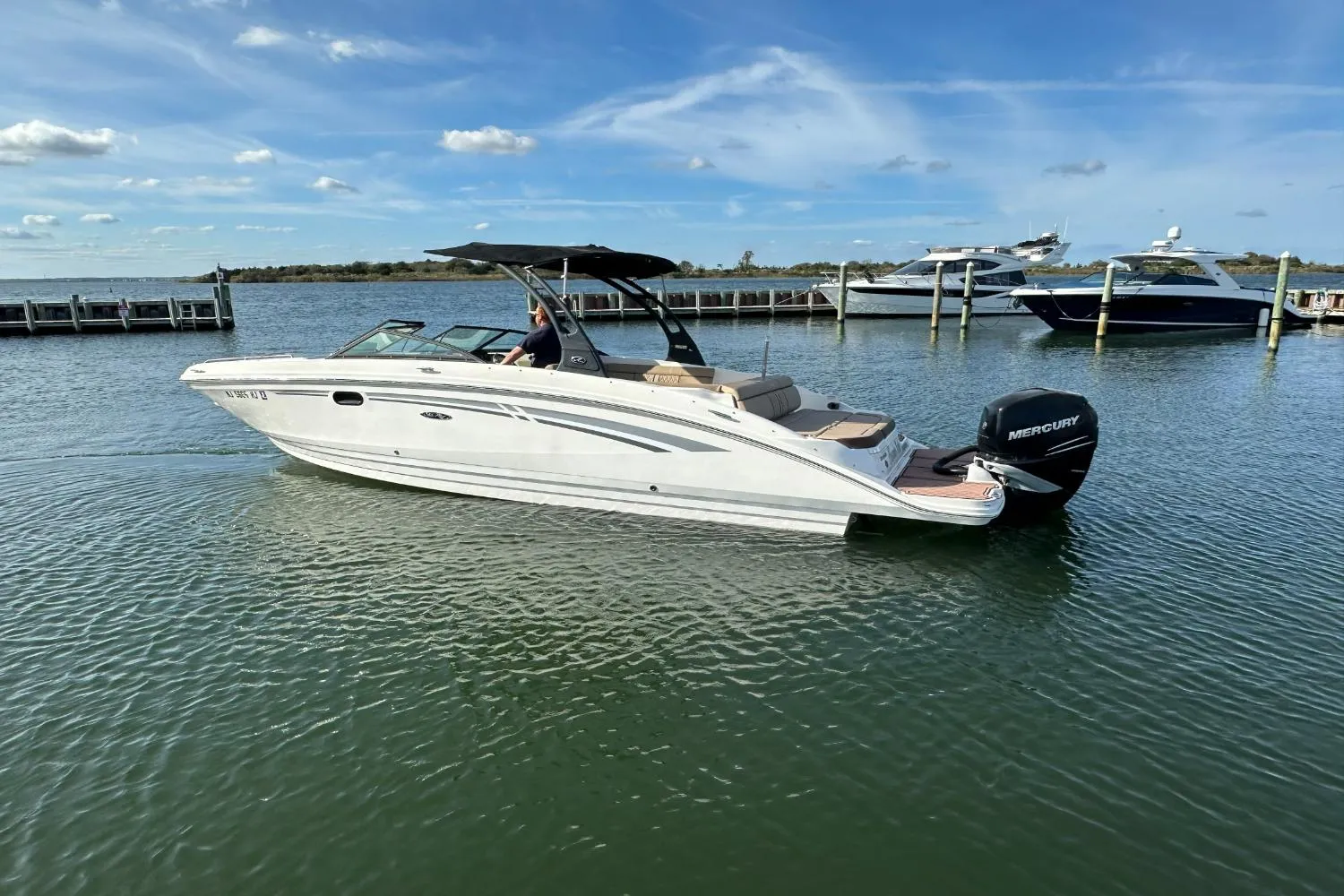 2016 Sea Ray 270 Sundeck Outboard Image Thumbnail #4