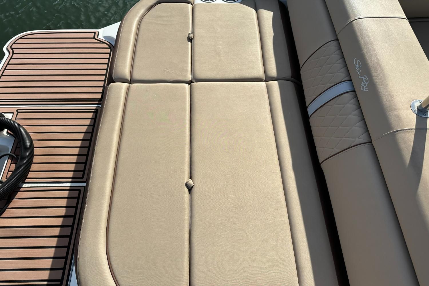 2016 Sea Ray 270 Sundeck Outboard Image Thumbnail #36