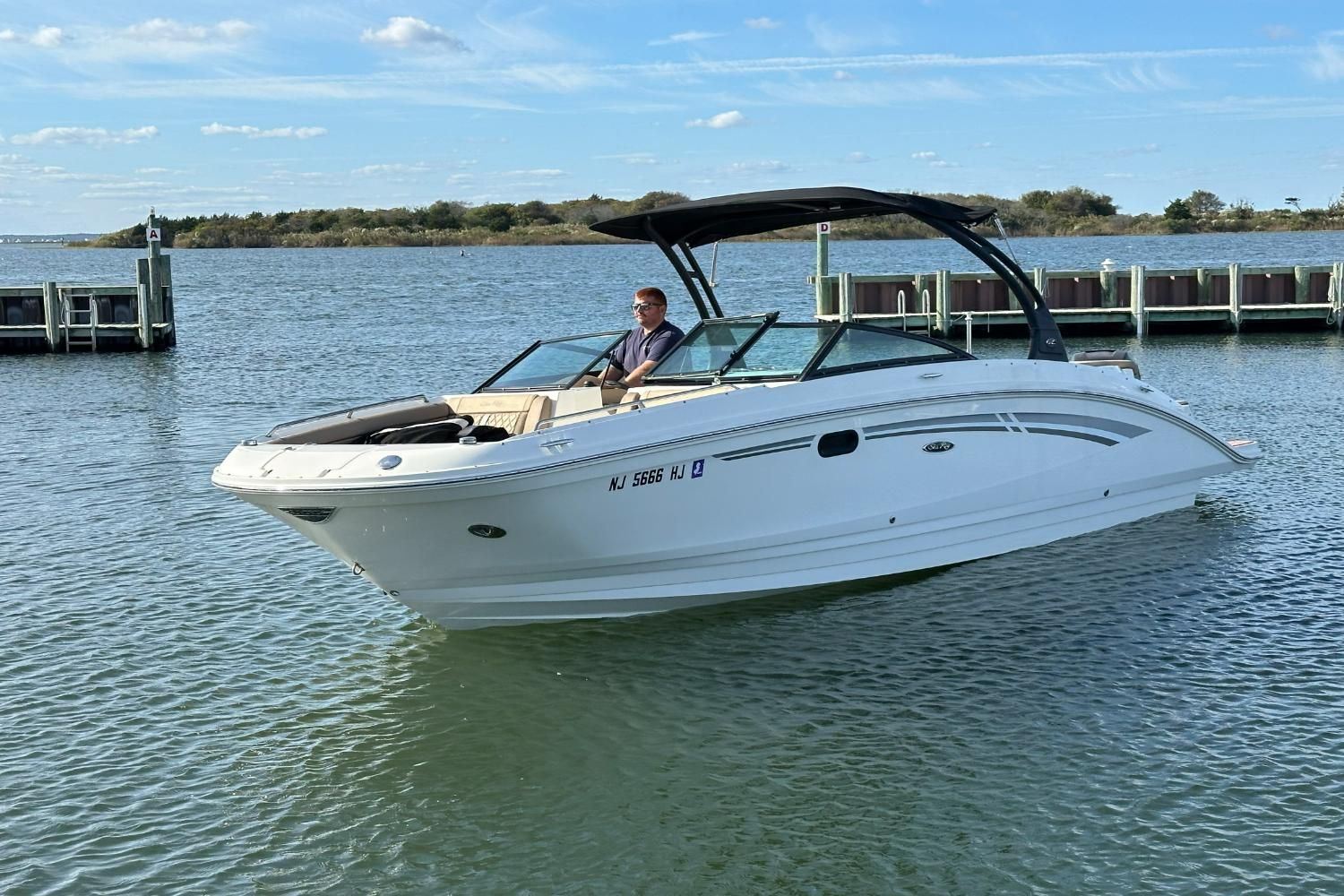 2016 Sea Ray 270 Sundeck Outboard Image Thumbnail #8