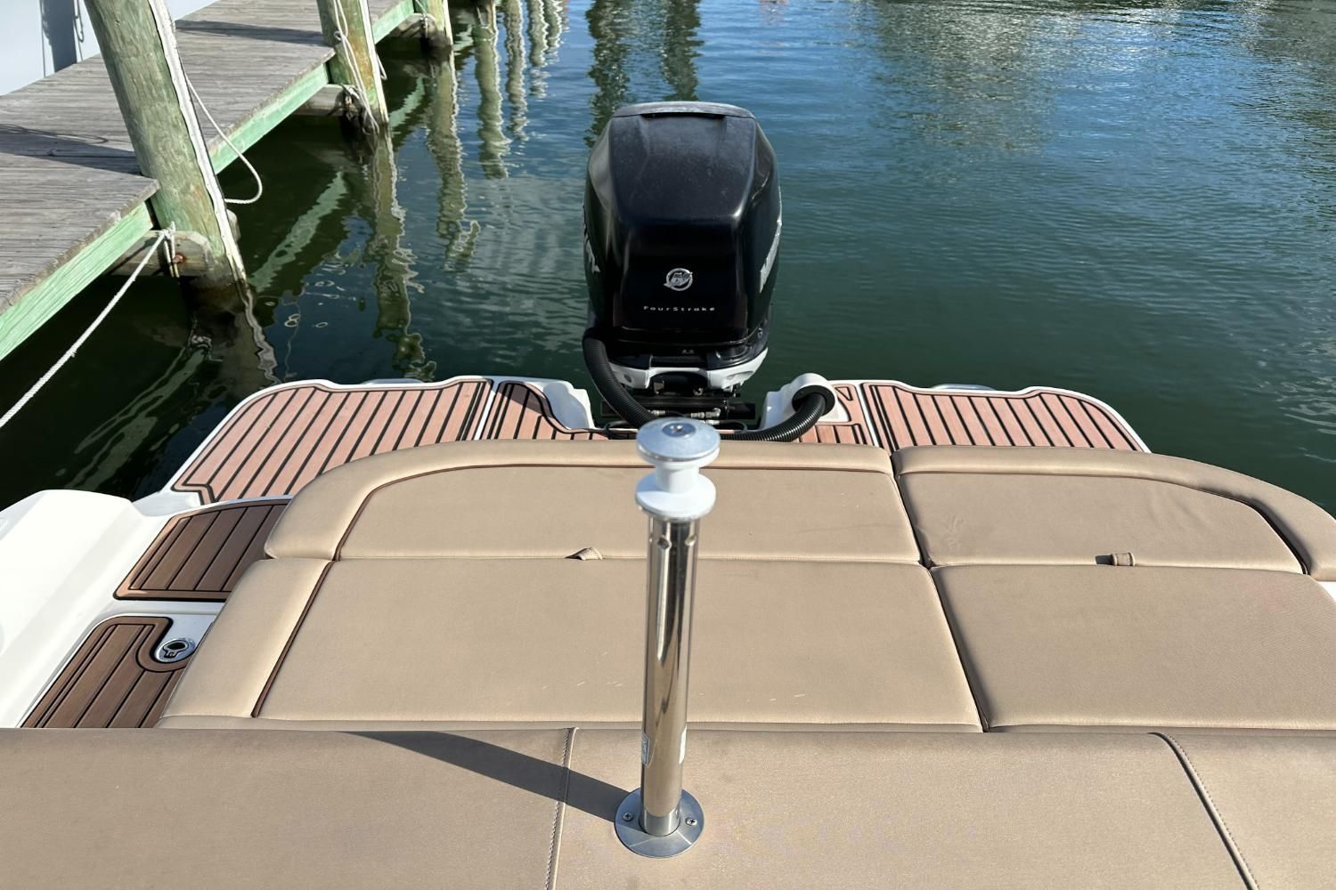 2016 Sea Ray 270 Sundeck Outboard Image Thumbnail #35