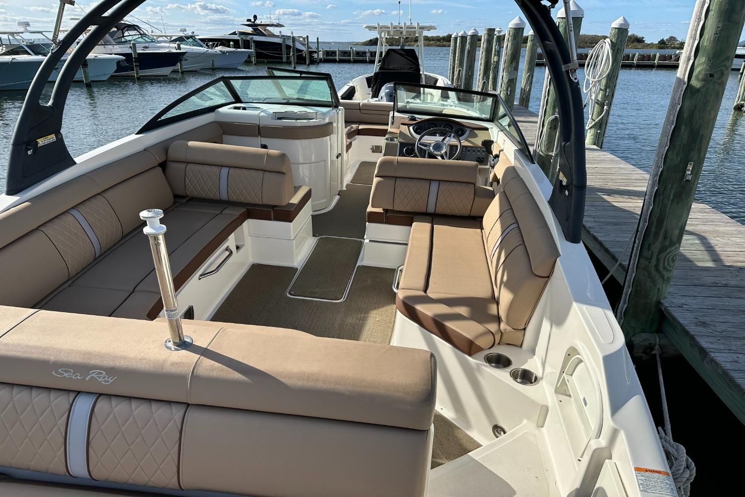 2016 Sea Ray 270 Sundeck Outboard Image Thumbnail #39