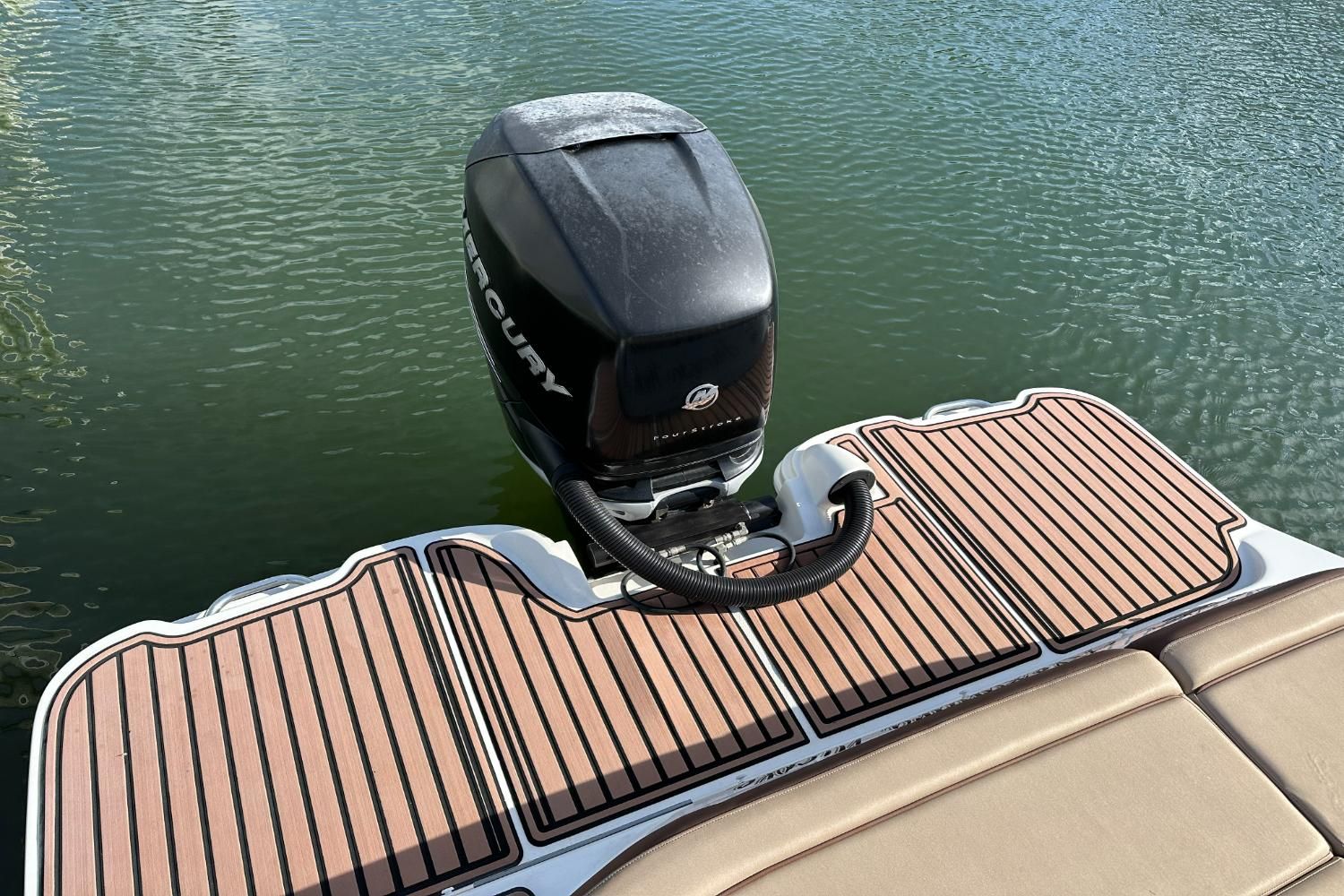 2016 Sea Ray 270 Sundeck Outboard Image Thumbnail #33
