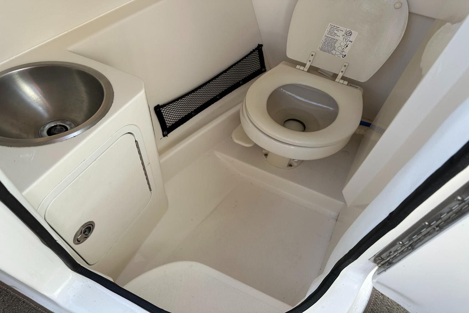 2016 Sea Ray 270 Sundeck Outboard Image Thumbnail #54