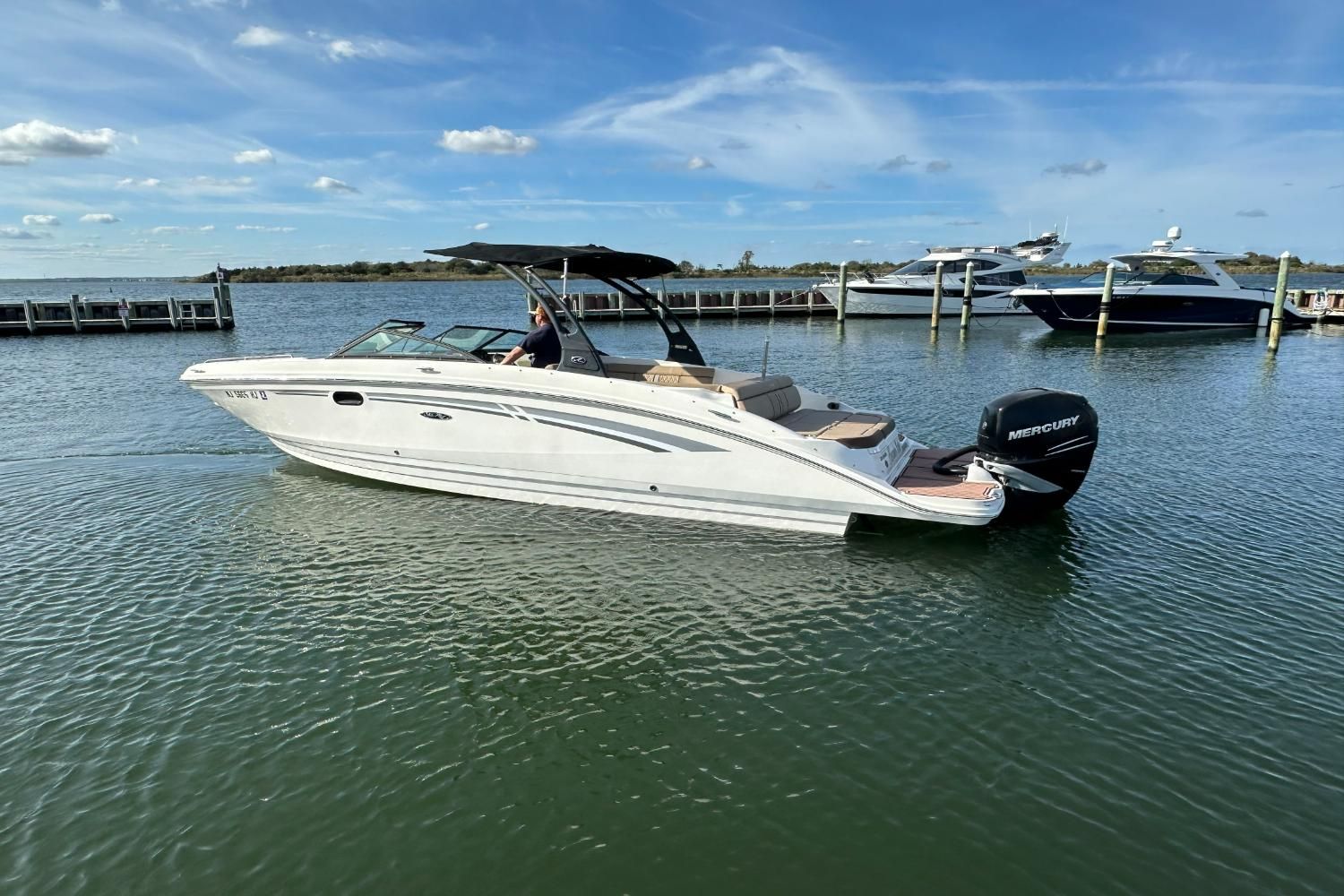 2016 Sea Ray 270 Sundeck Outboard Image Thumbnail #4