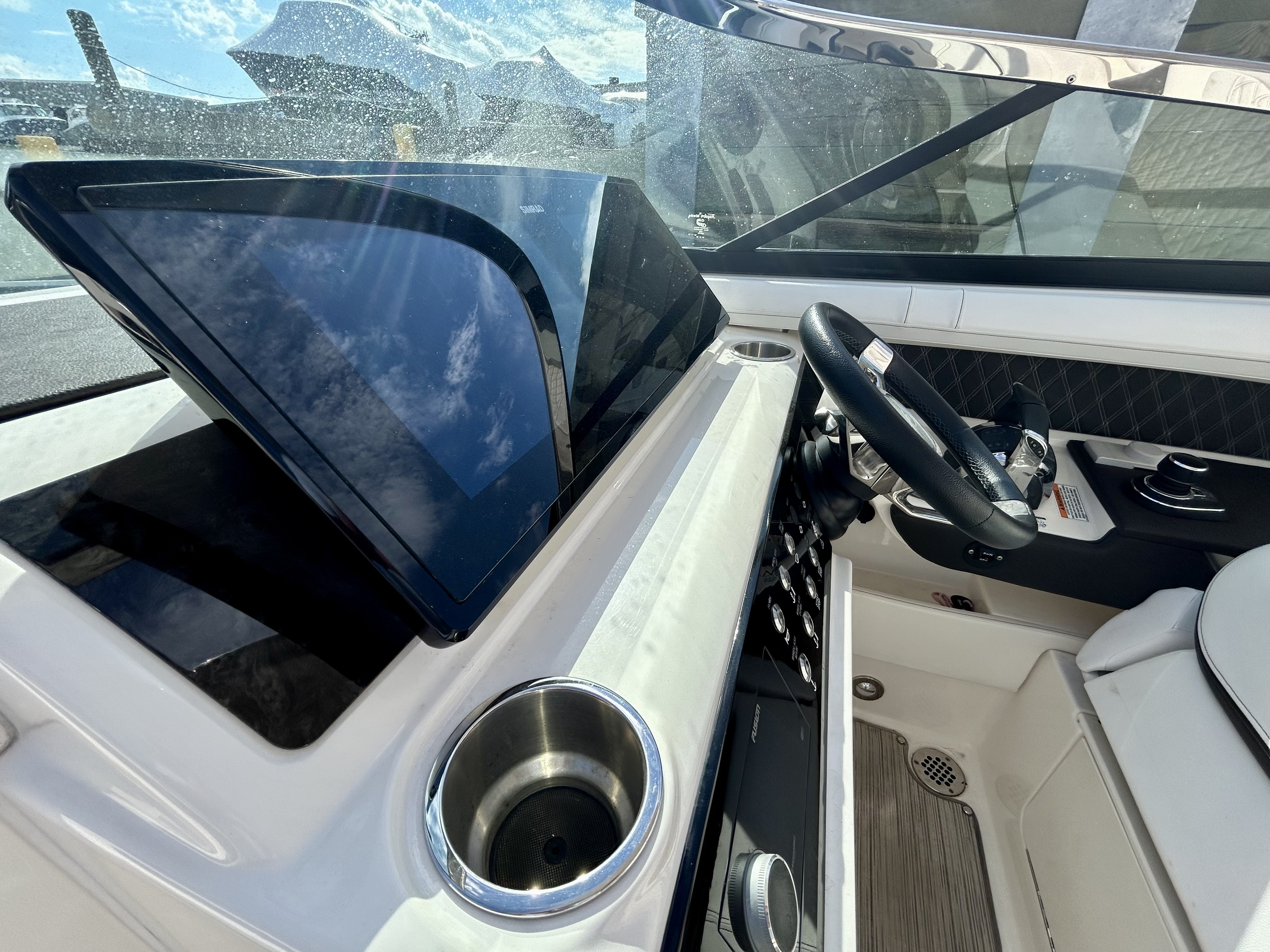 2020 Sea Ray SLX 310 OB Image Thumbnail #17