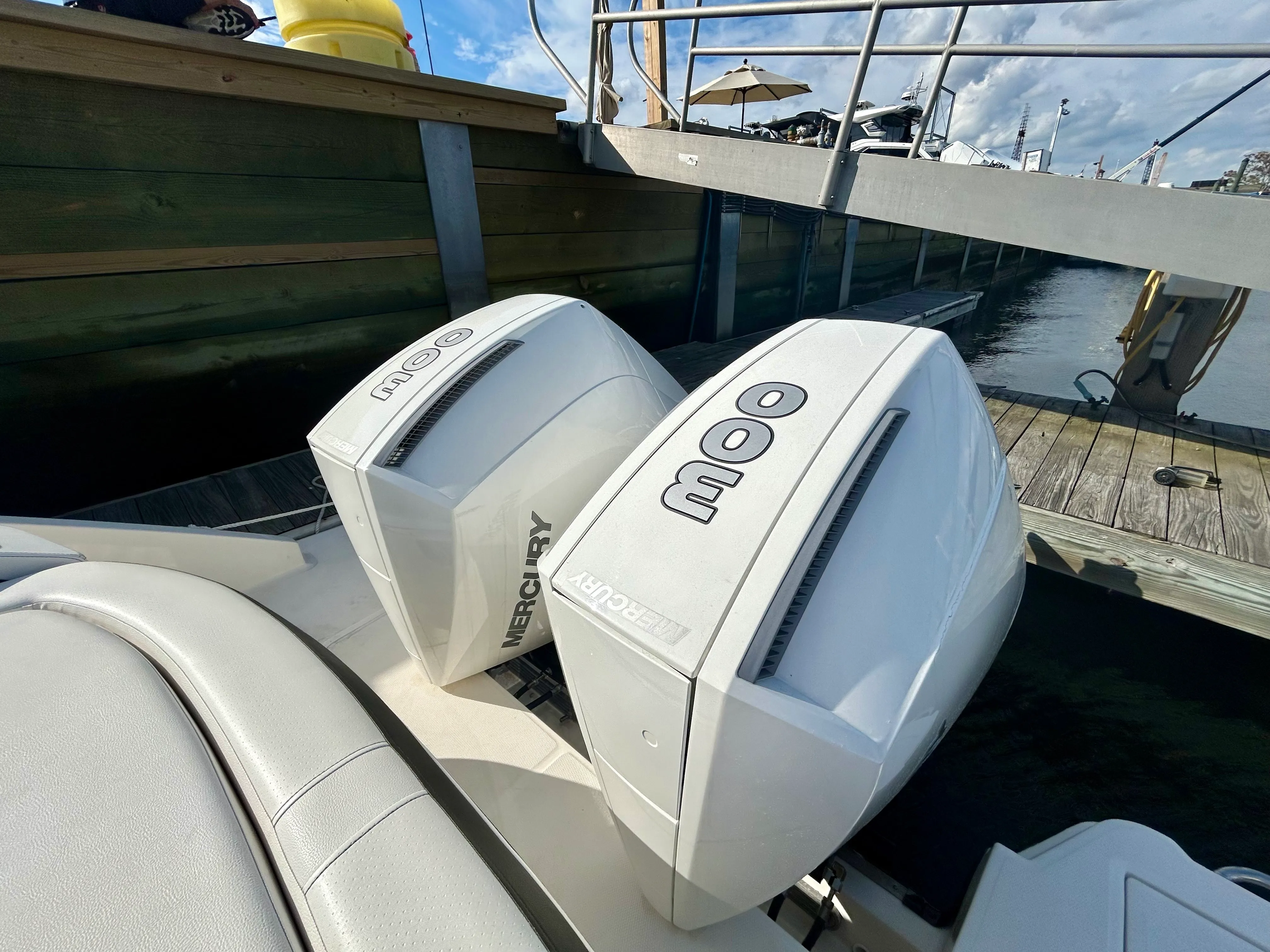 2020 Sea Ray SLX 310 OB Image Thumbnail #8