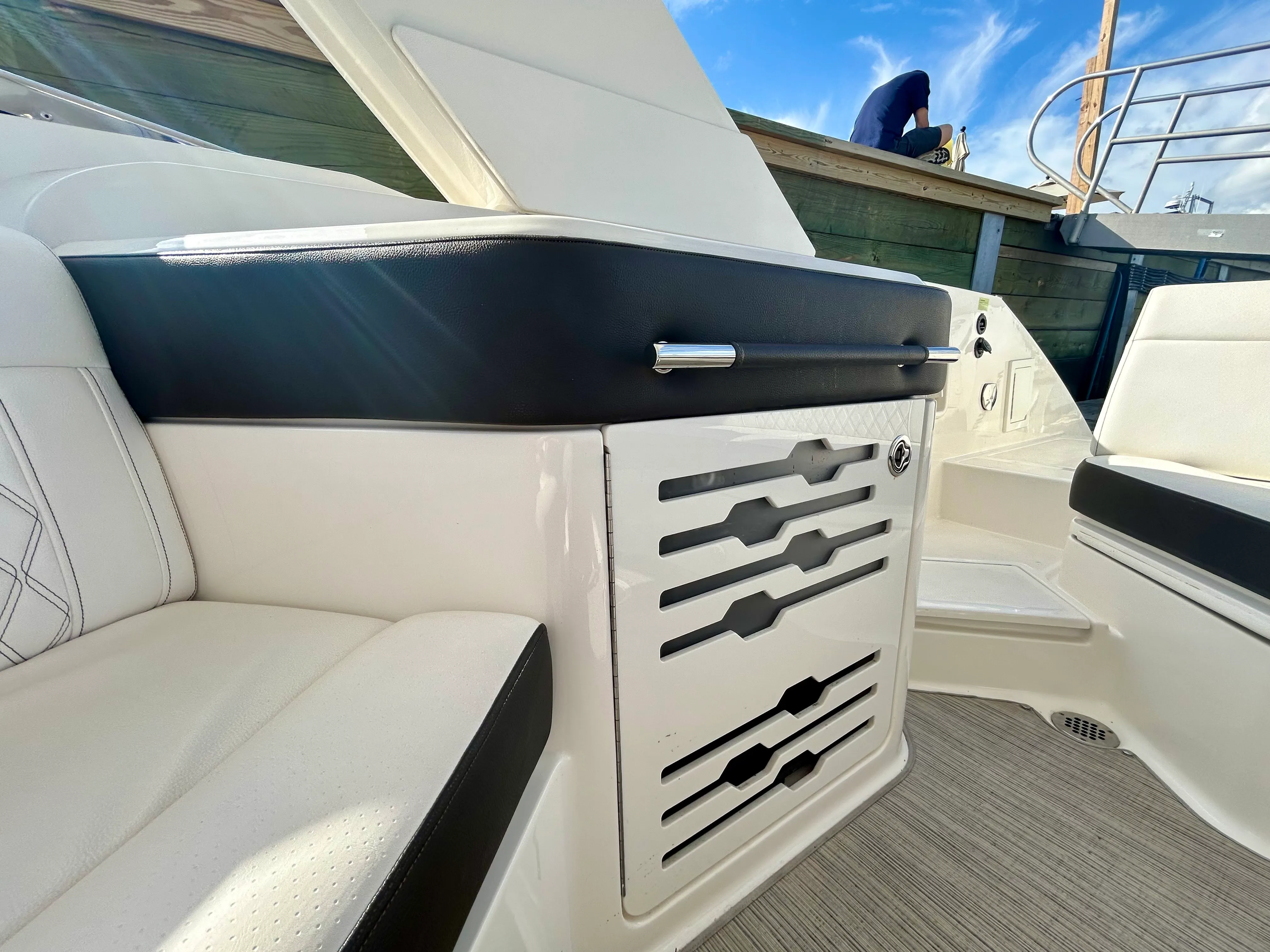 2020 Sea Ray SLX 310 OB Image Thumbnail #14