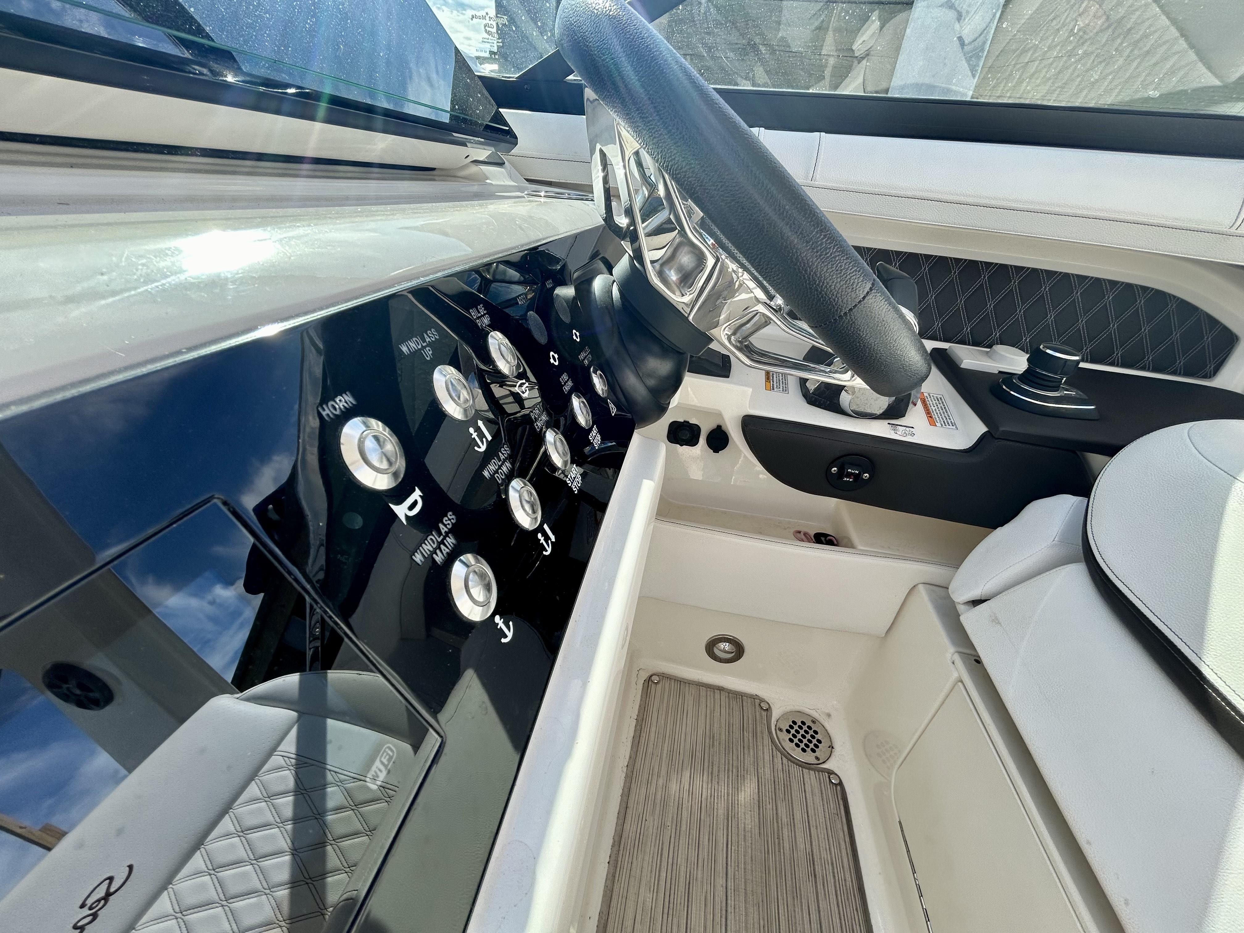 2020 Sea Ray SLX 310 OB Image Thumbnail #18