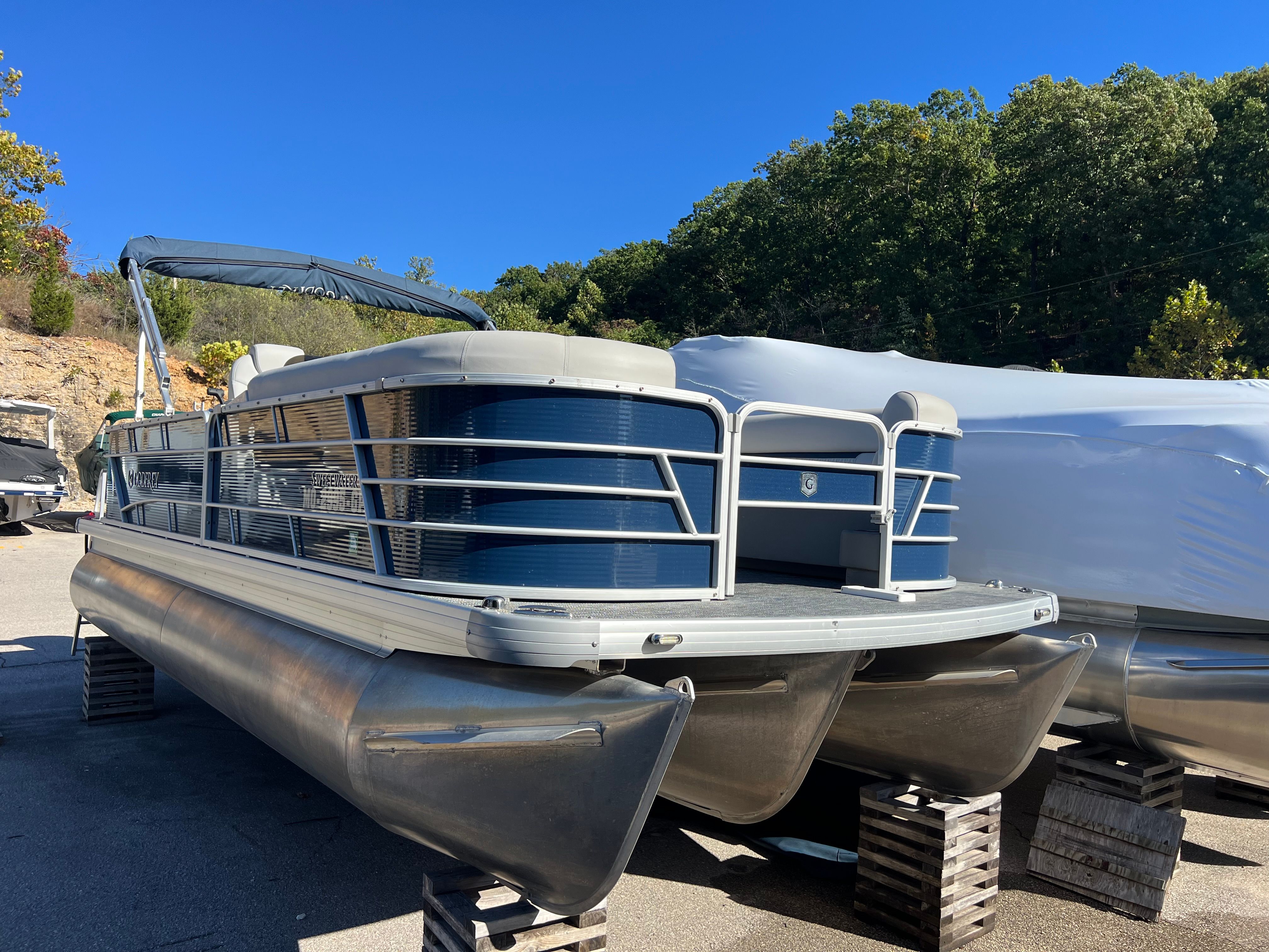 2021 Godfrey SWEETWATER 2286 FS Image Thumbnail #1