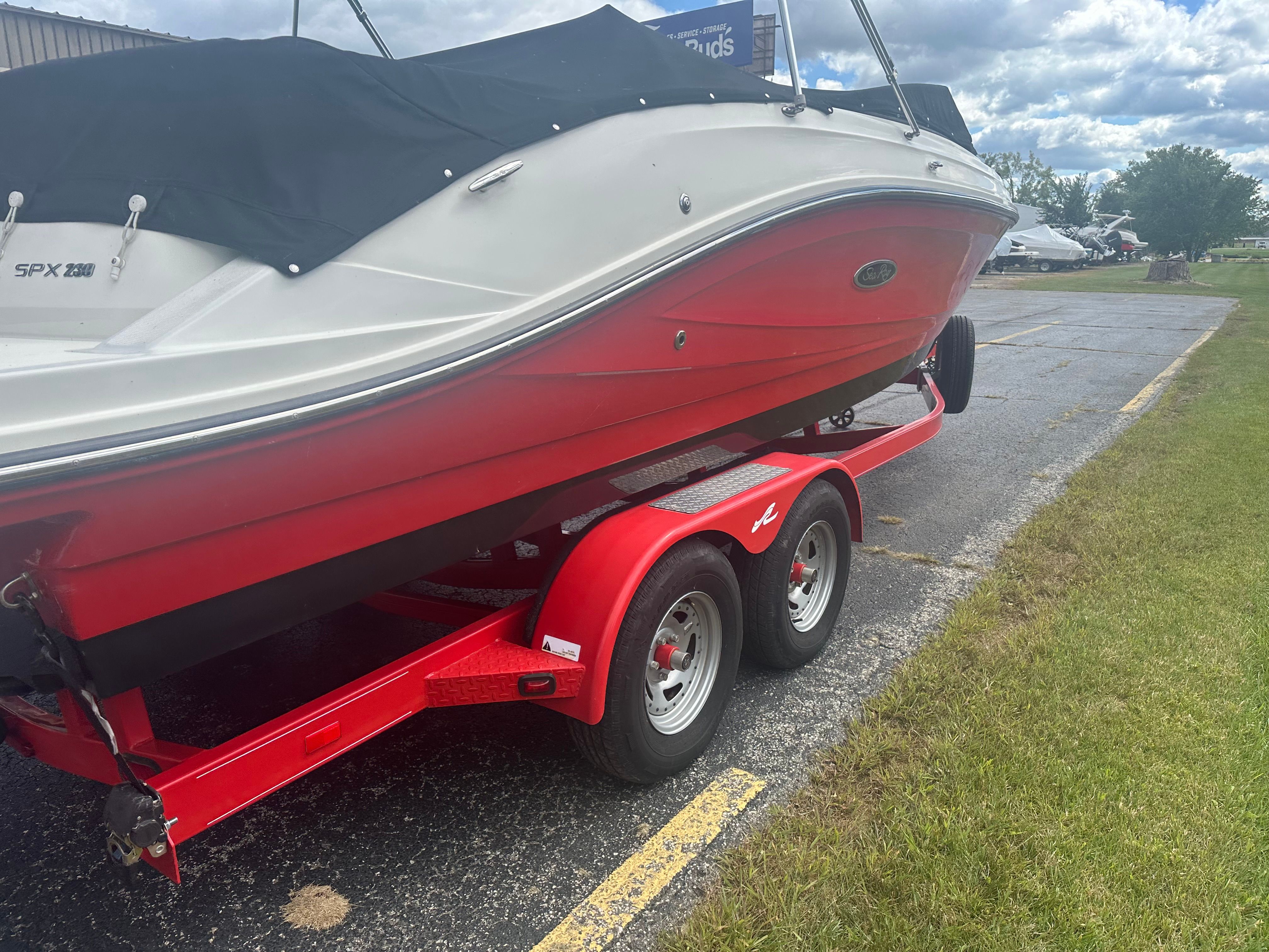 2018 Sea Ray SPXO 230 Image Thumbnail #2