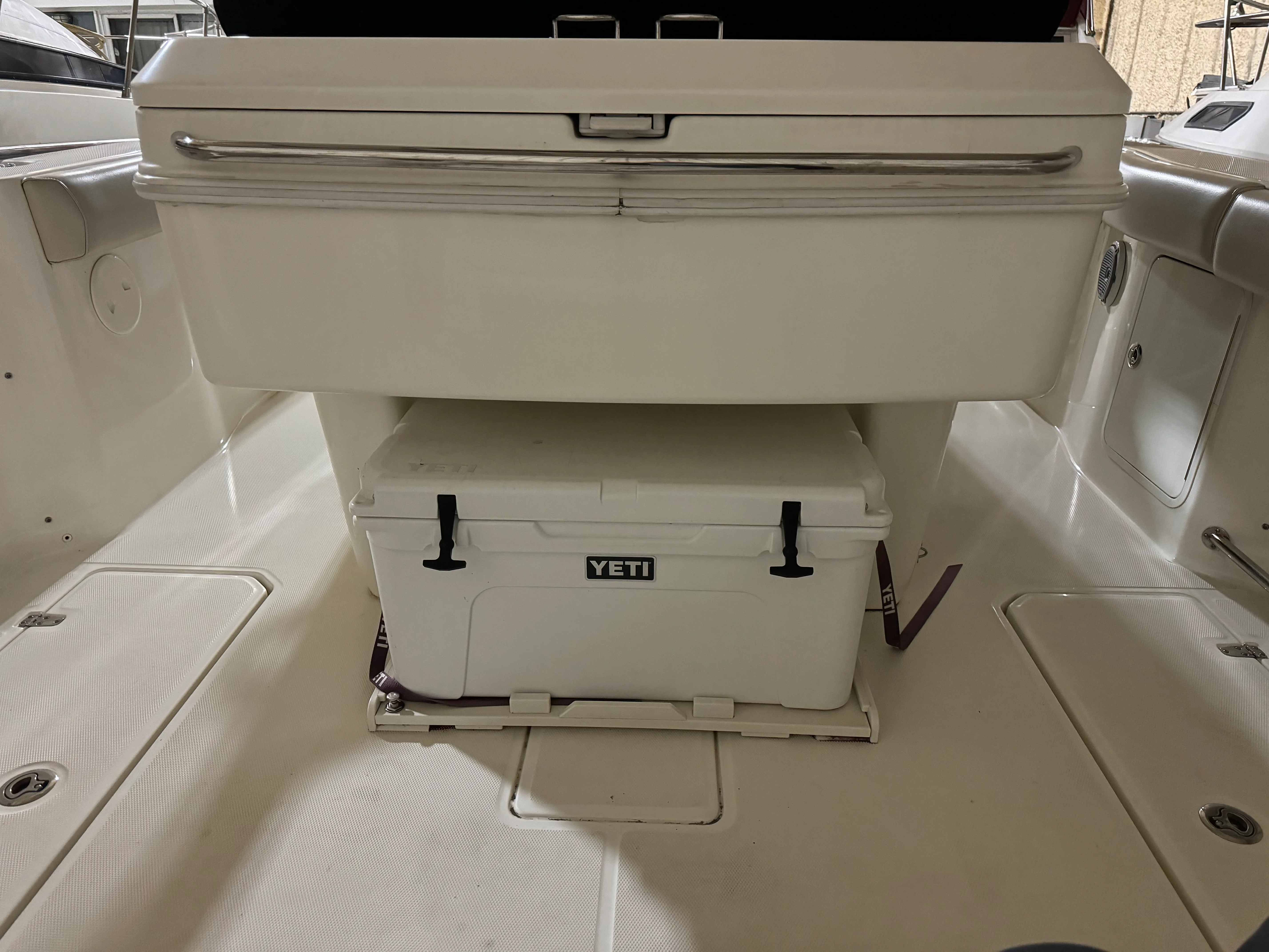 2018 Boston Whaler OUTRAGE 33 Image Thumbnail #11