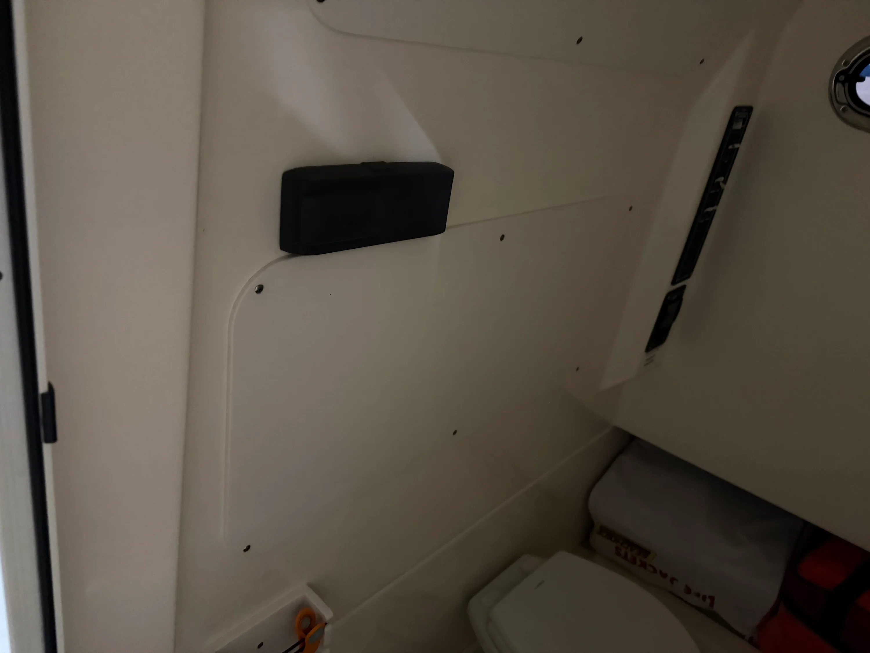 2018 Boston Whaler OUTRAGE 33 Image Thumbnail #27