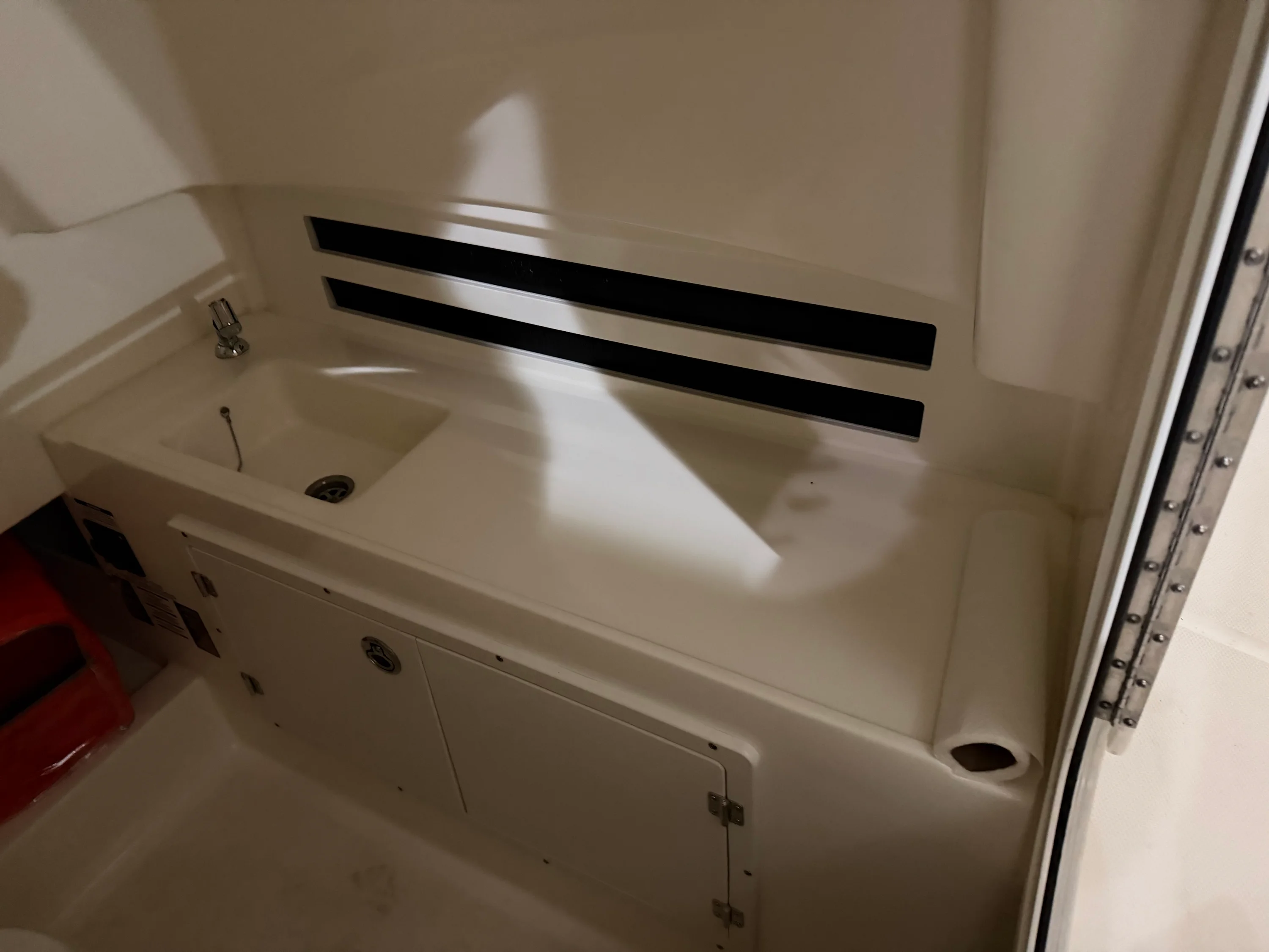 2018 Boston Whaler OUTRAGE 33 Image Thumbnail #26