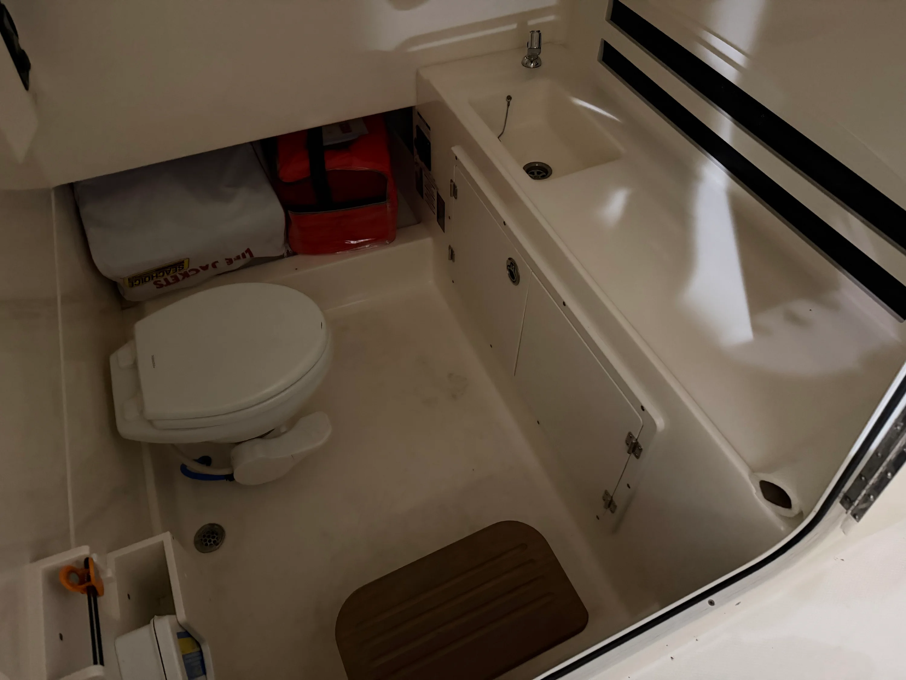 2018 Boston Whaler OUTRAGE 33 Image Thumbnail #25