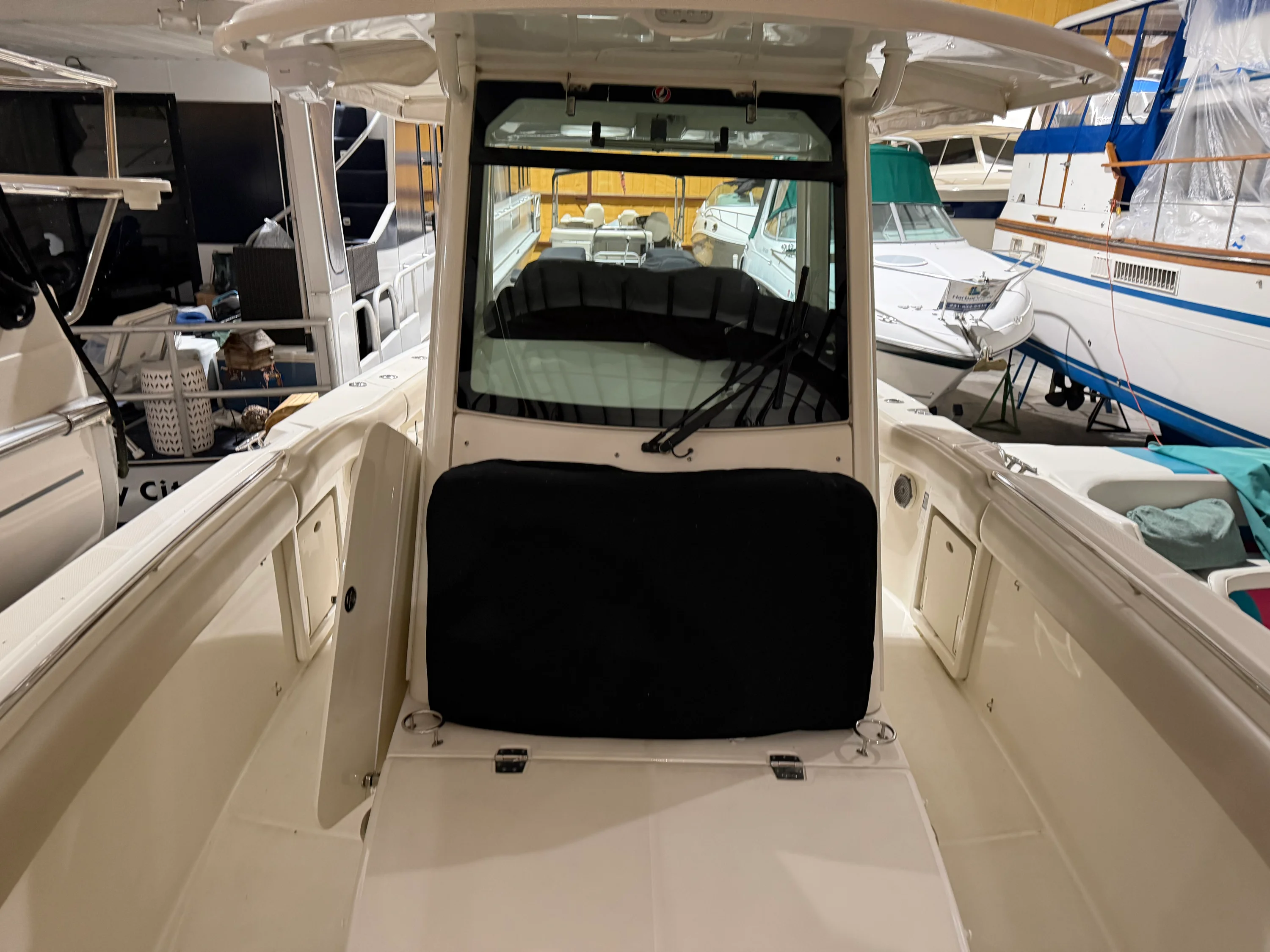 2018 Boston Whaler OUTRAGE 33 Image Thumbnail #30