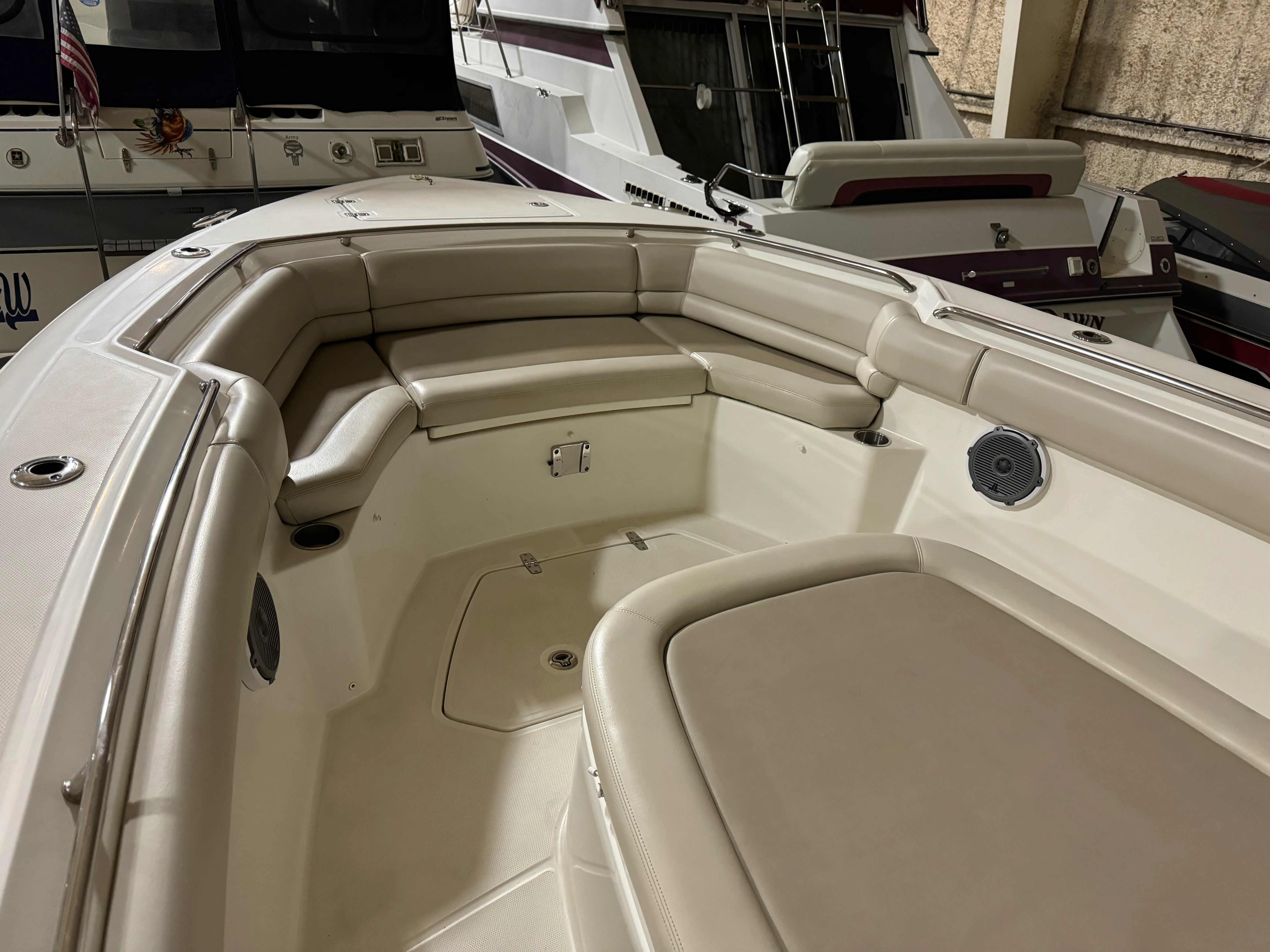 2018 Boston Whaler OUTRAGE 33 Image Thumbnail #10