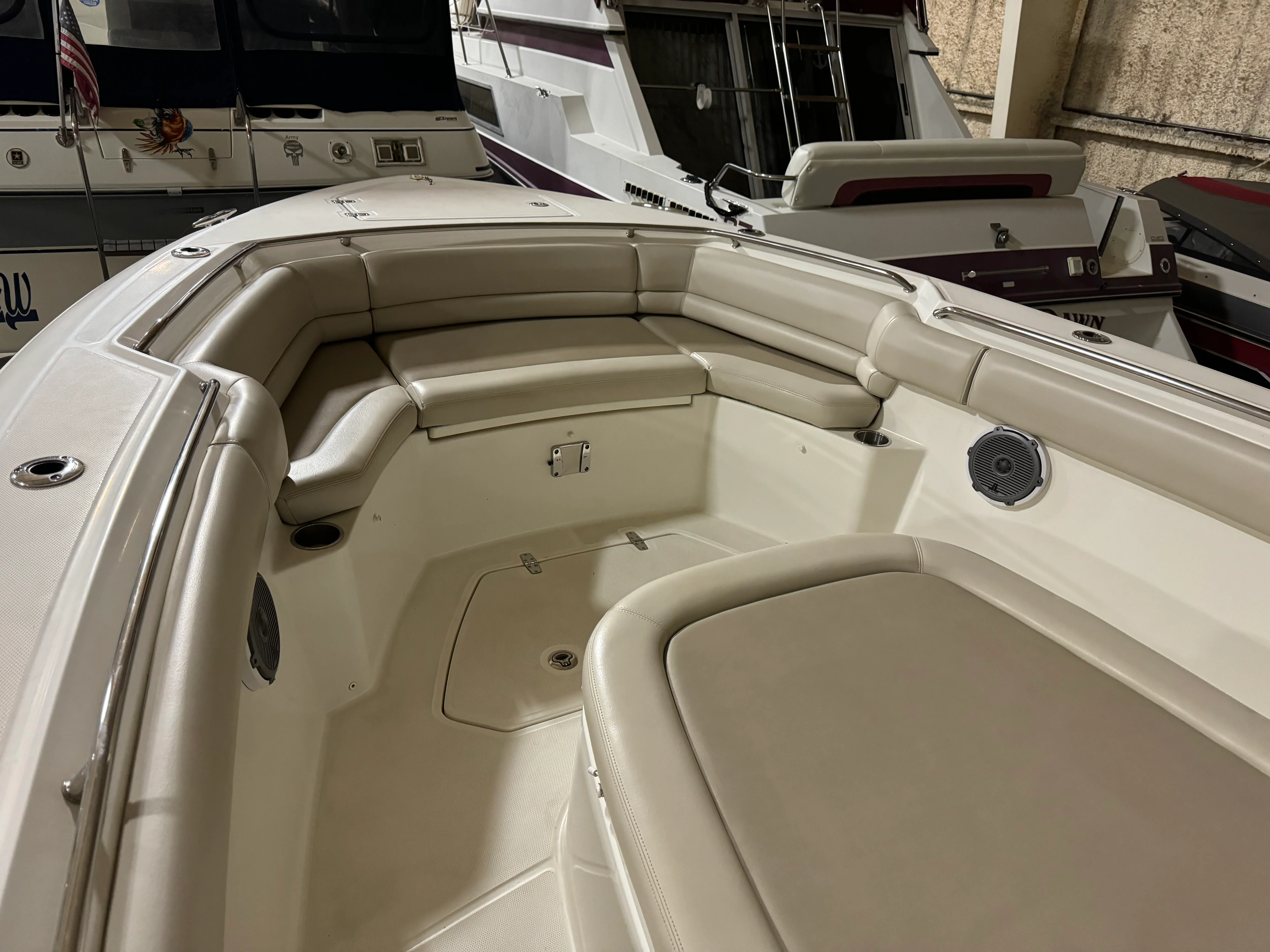 2018 Boston Whaler OUTRAGE 33 Image Thumbnail #10