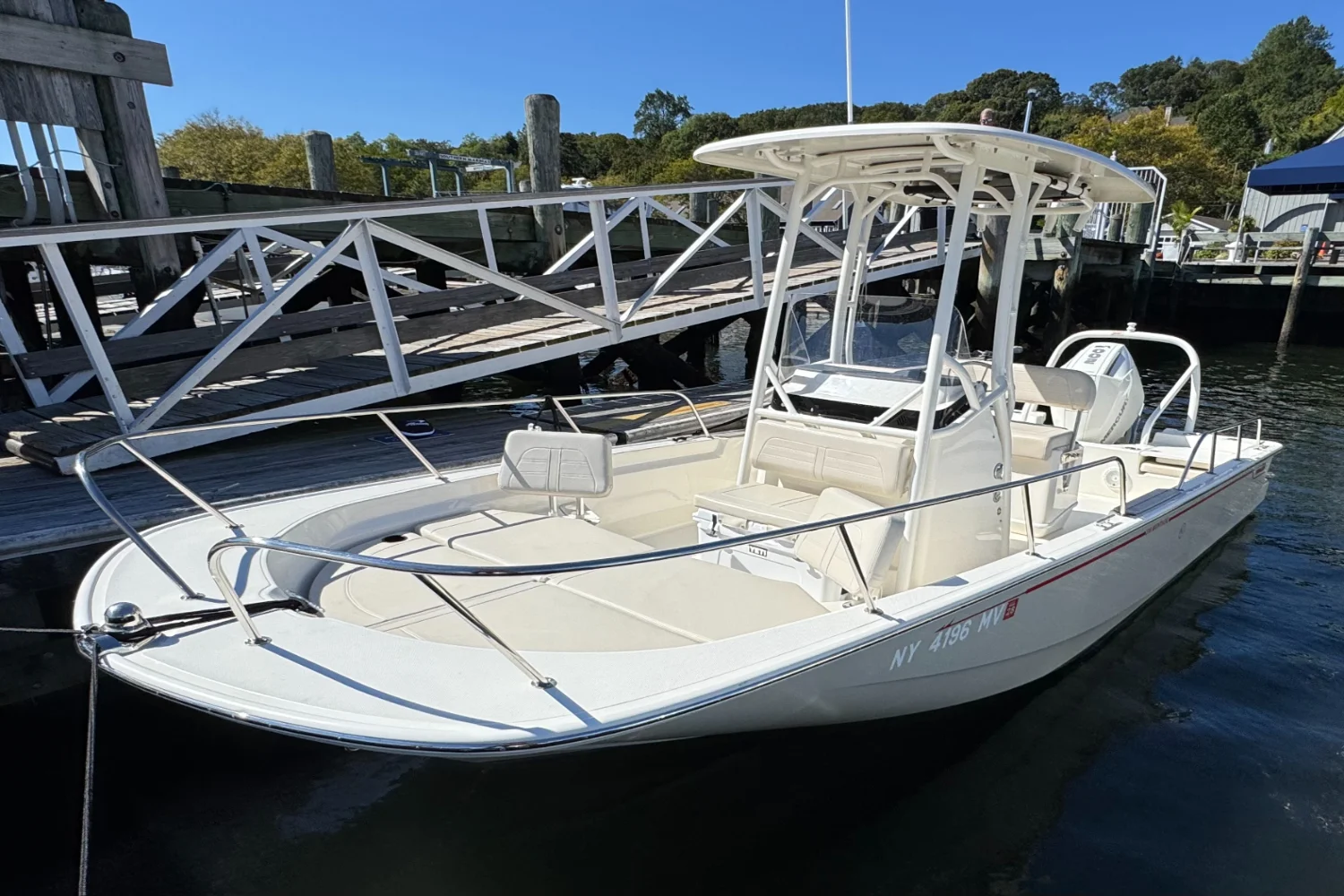 2024 Boston Whaler 210 Montauk Image Thumbnail #3