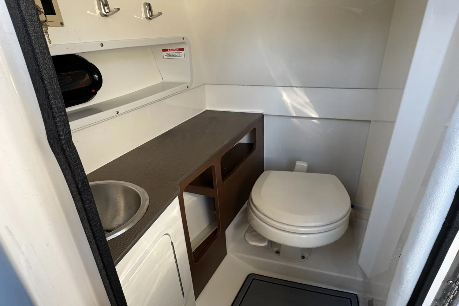 2017 Sea Ray SDX 270 Image Thumbnail #27
