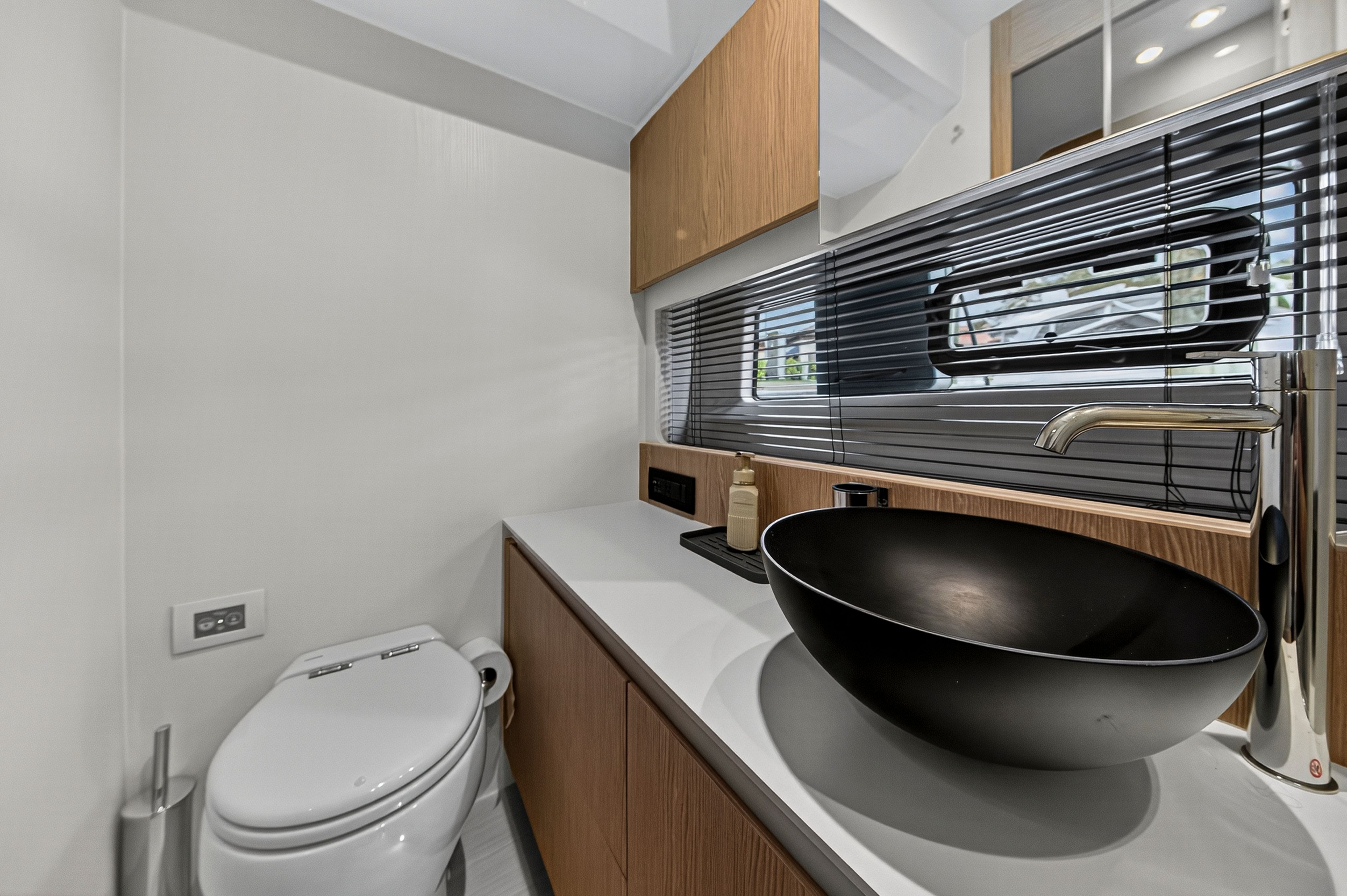 2024 Azimut 53 FLY Image Thumbnail #97