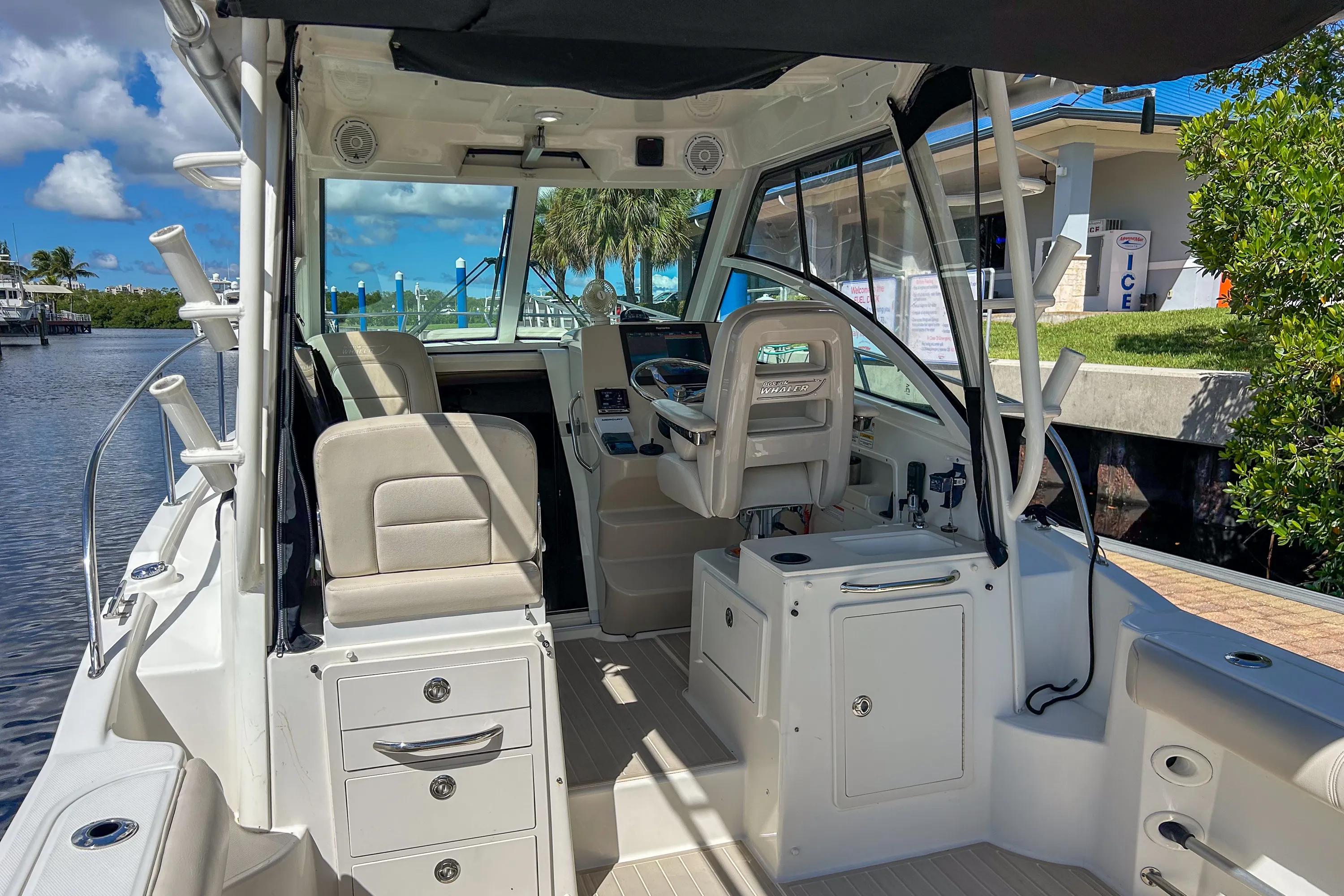2018 Boston Whaler 285 CONQUEST Image Thumbnail #7