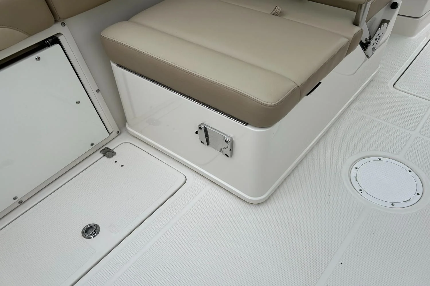 2021 Sailfish 245 DC Image Thumbnail #12