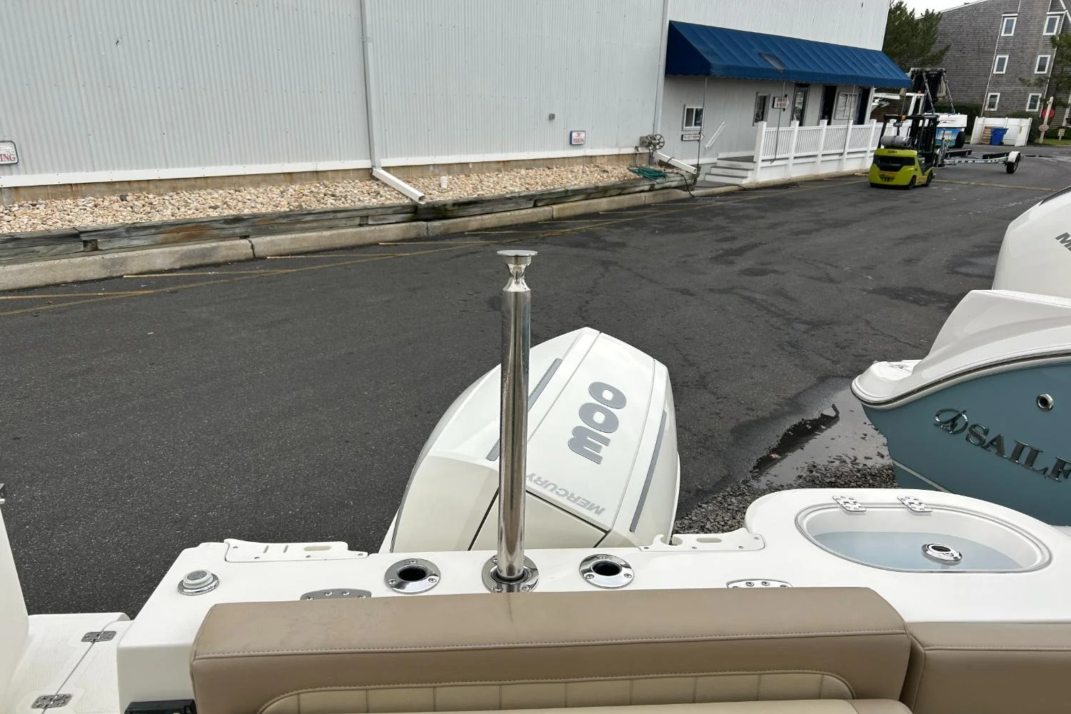 2021 Sailfish 245 DC Image Thumbnail #4