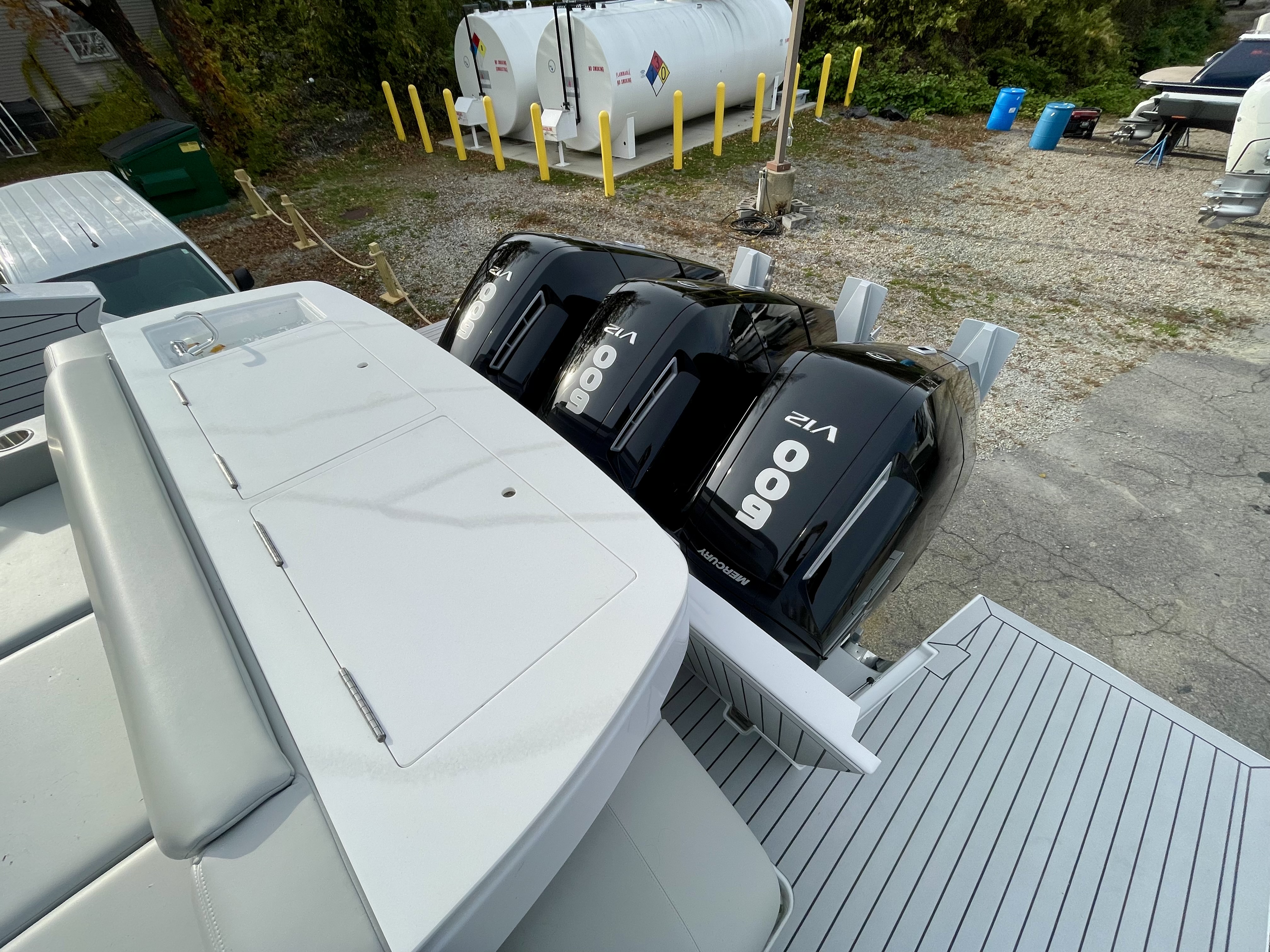 2026 Cruisers Yachts 50GLS OB Image Thumbnail #1