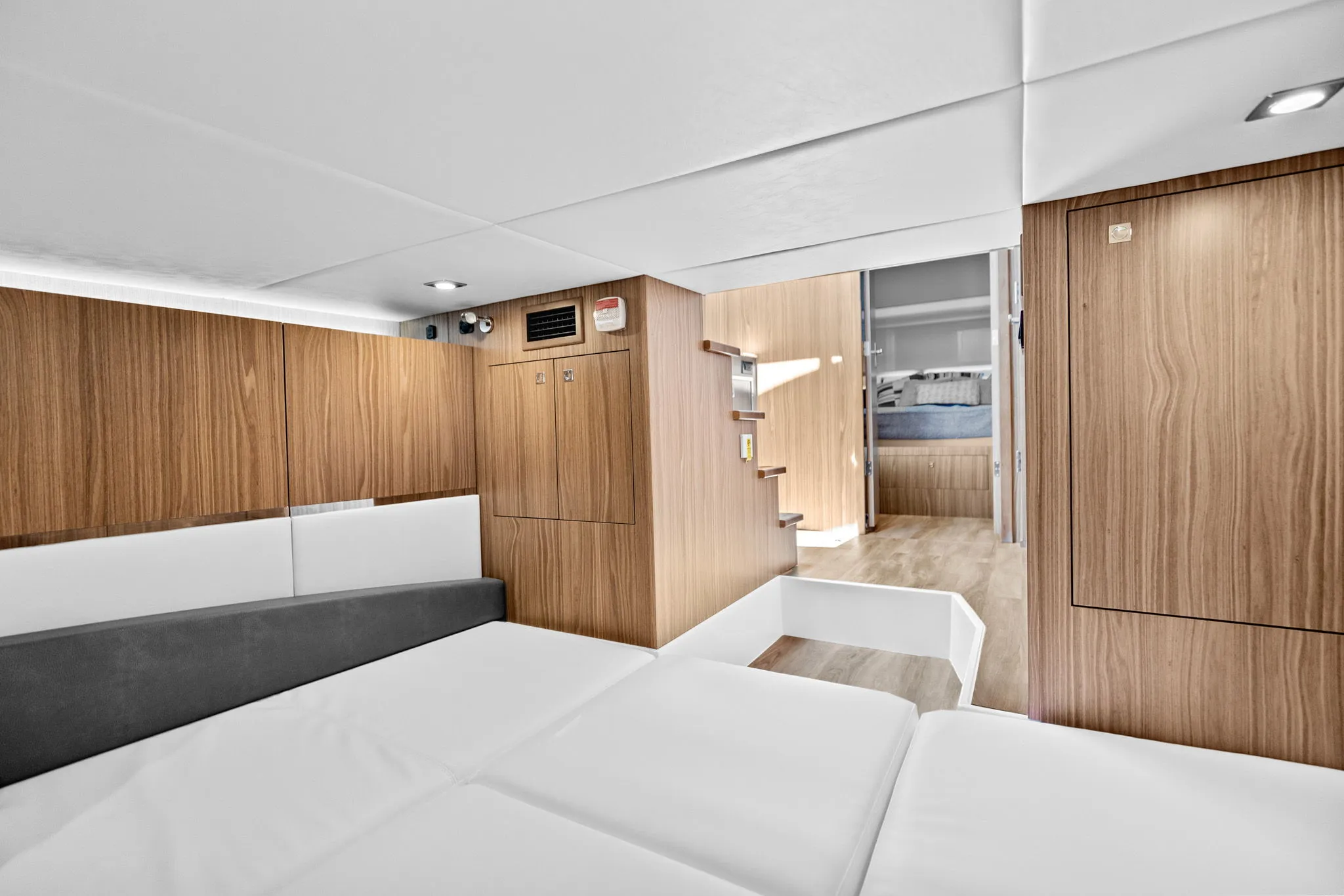 2026 Cruisers Yachts 50GLS OB Image Thumbnail #31