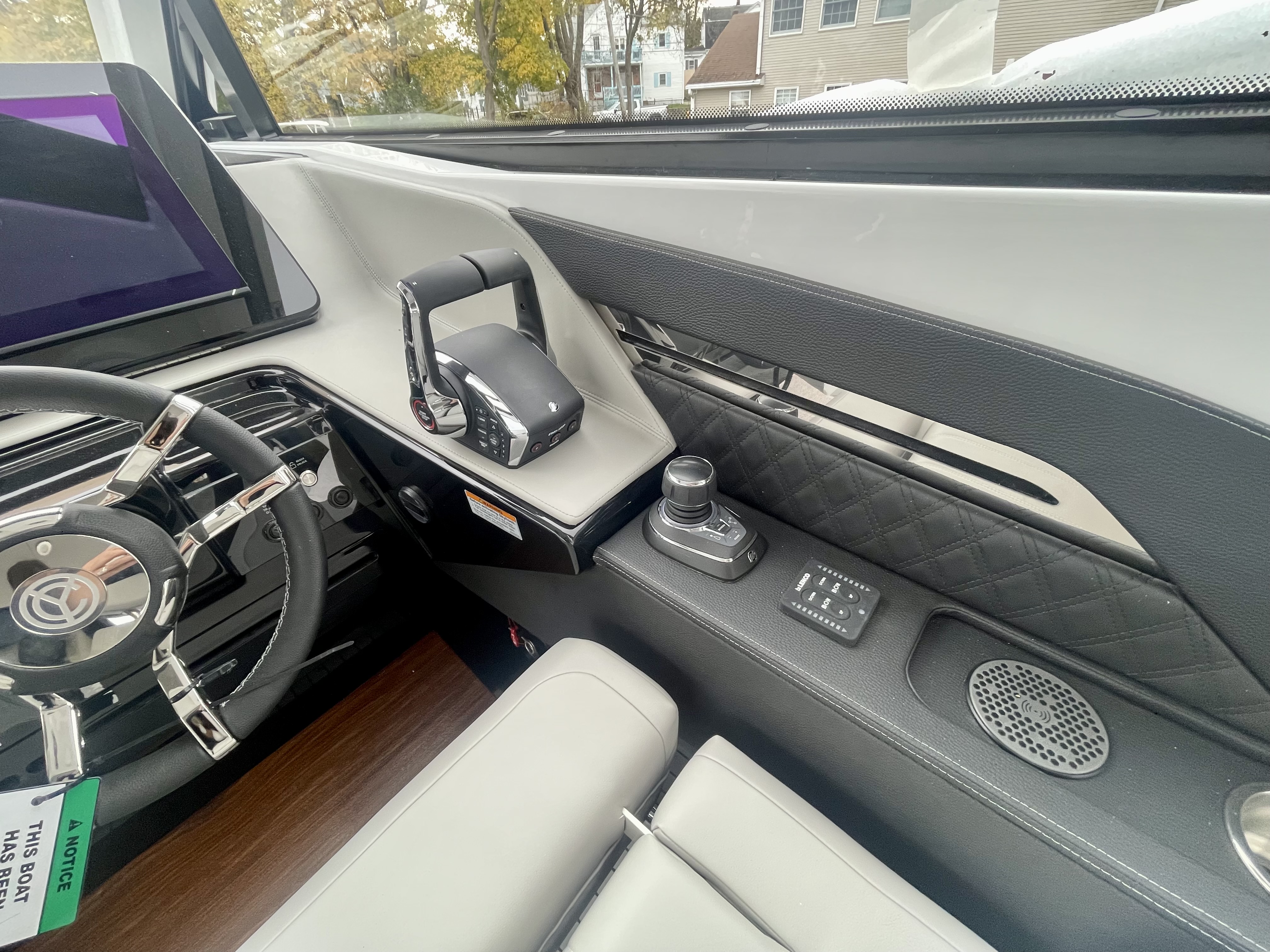 2026 Cruisers Yachts 50GLS OB Image Thumbnail #20