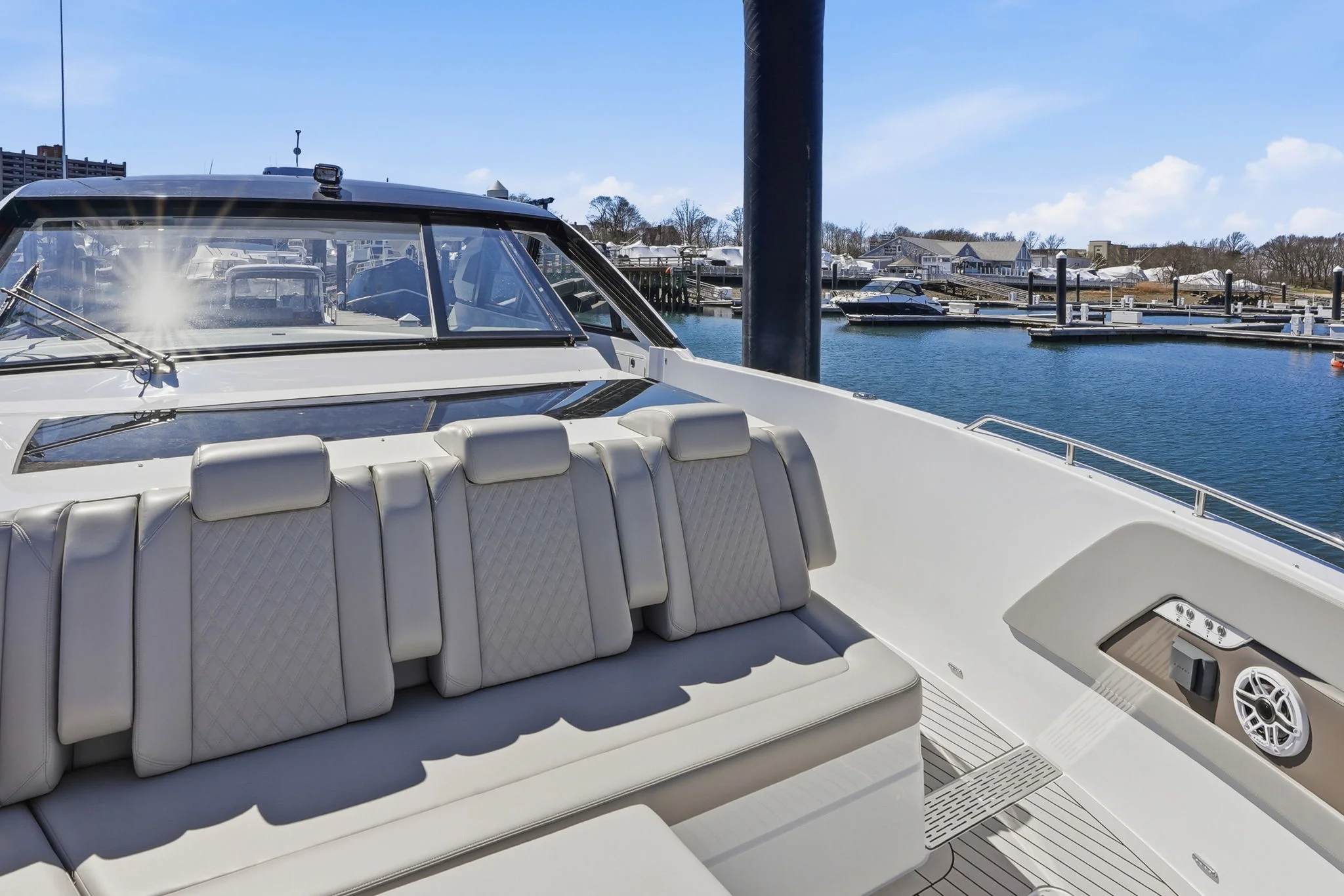 2026 Cruisers Yachts 50 GLS Image Thumbnail #52