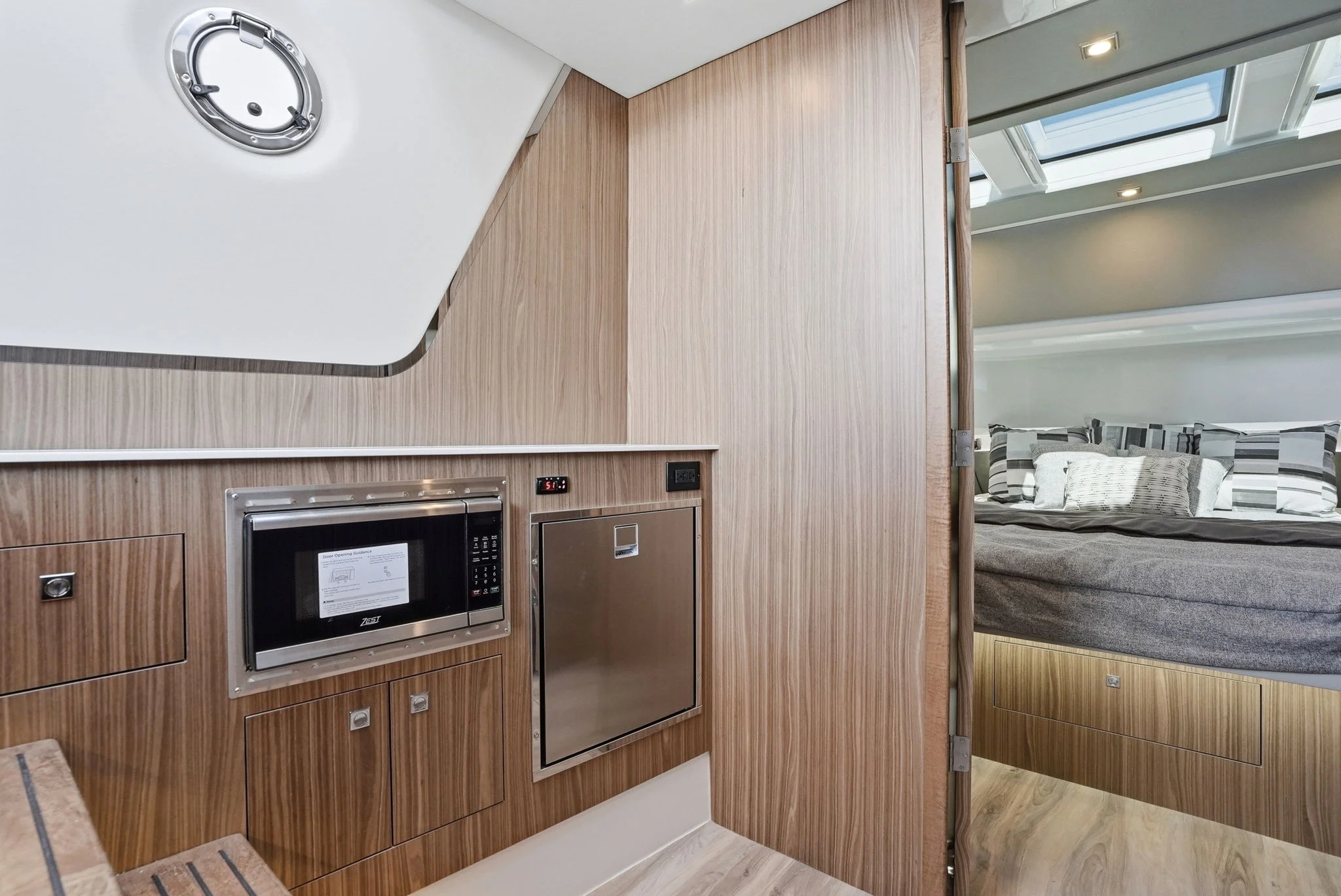 2026 Cruisers Yachts 50 GLS Image Thumbnail #36