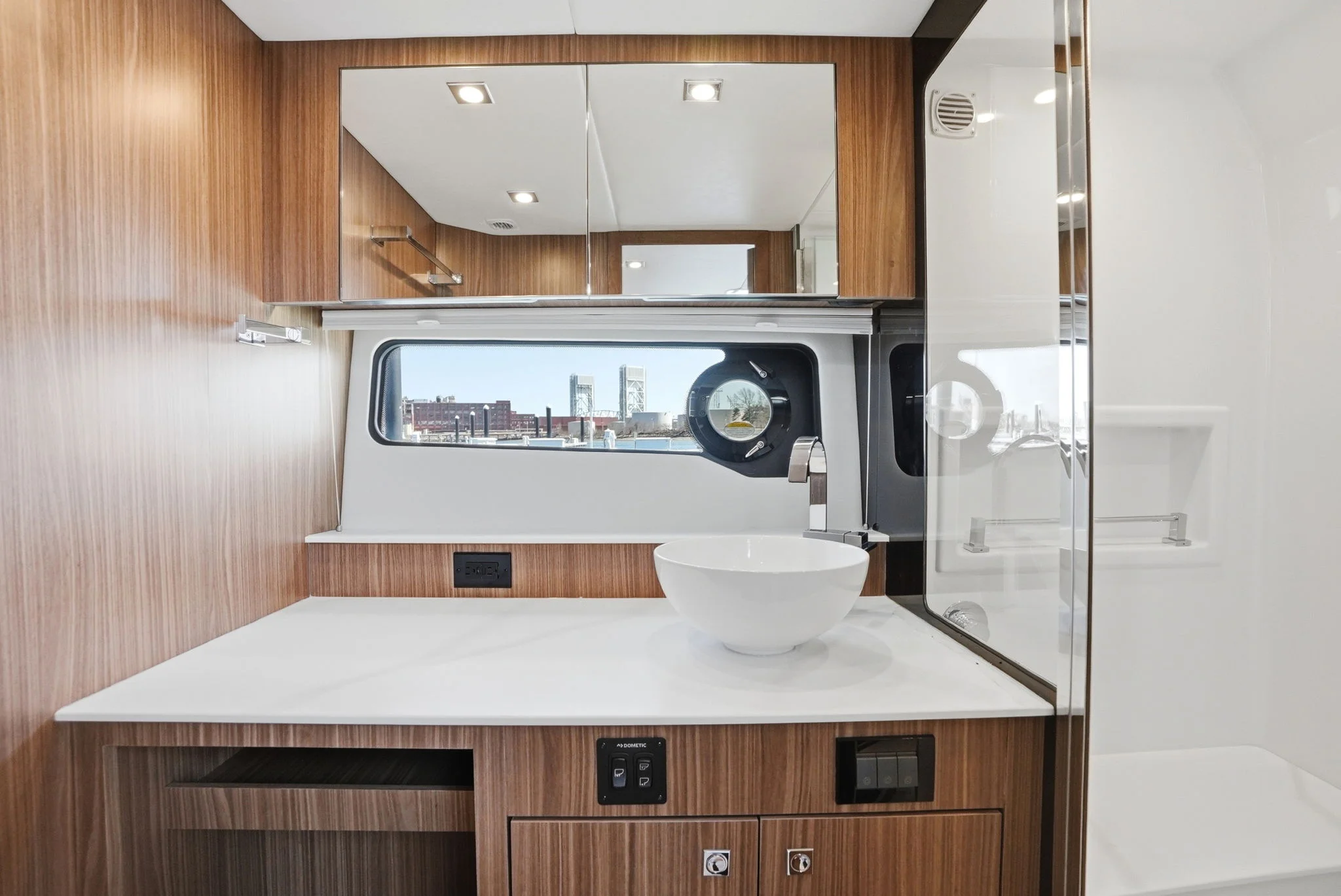 2026 Cruisers Yachts 50 GLS Image Thumbnail #41