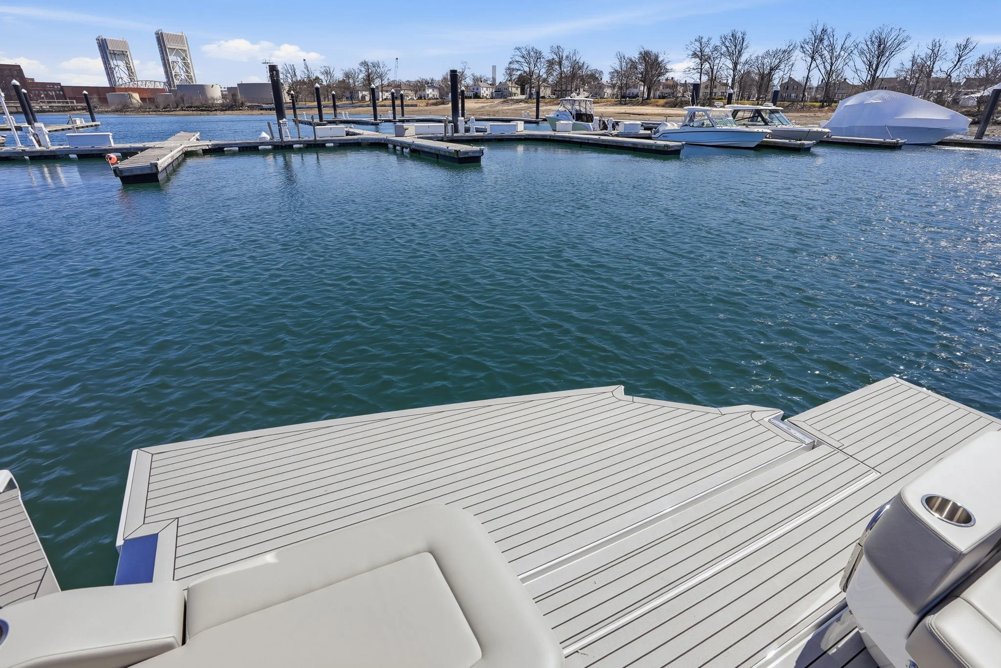 2026 Cruisers Yachts 50 GLS Image Thumbnail #16