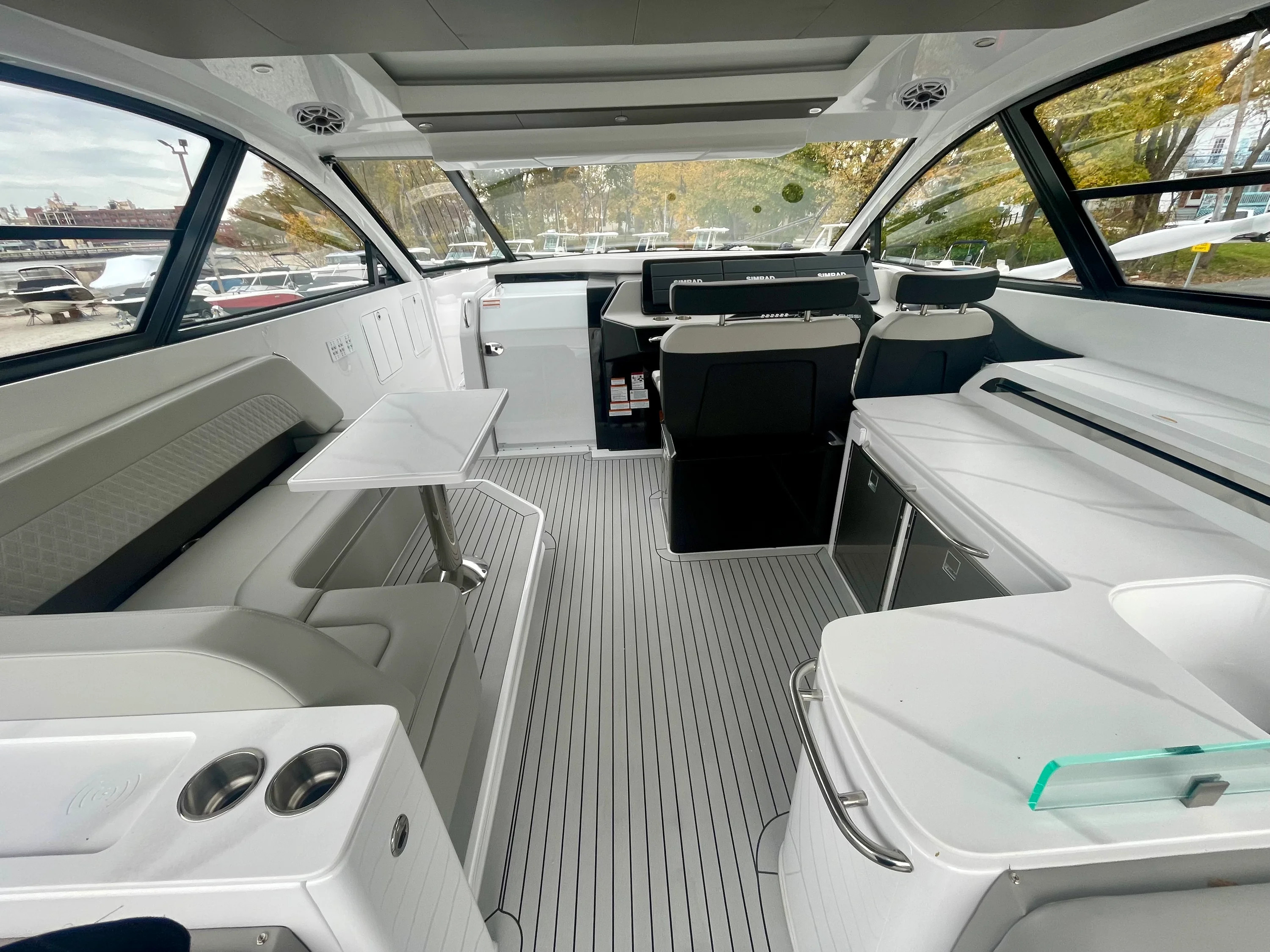 2026 Cruisers Yachts 50 GLS Outboard Image Thumbnail #10