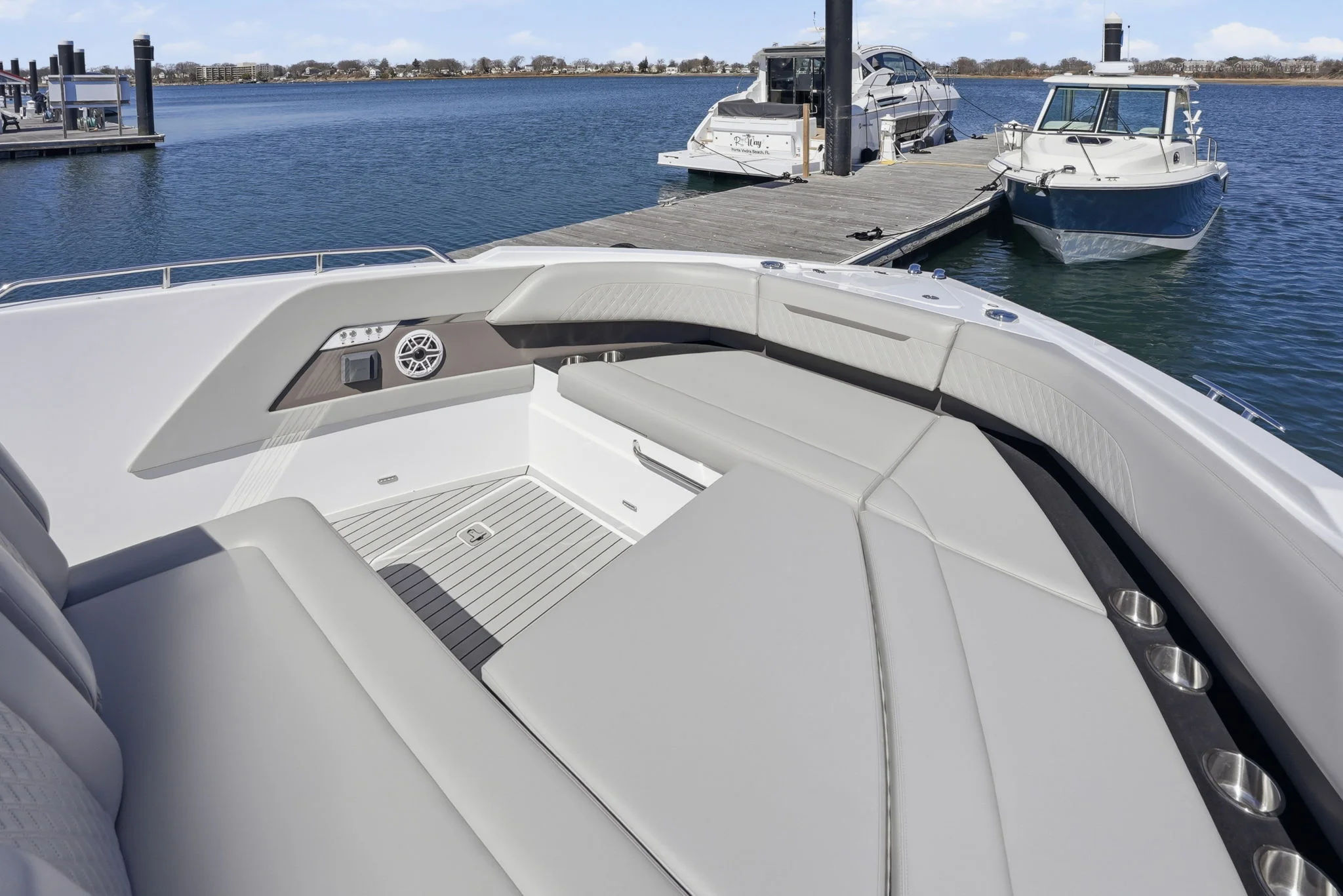 2026 Cruisers Yachts 50 GLS Image Thumbnail #54