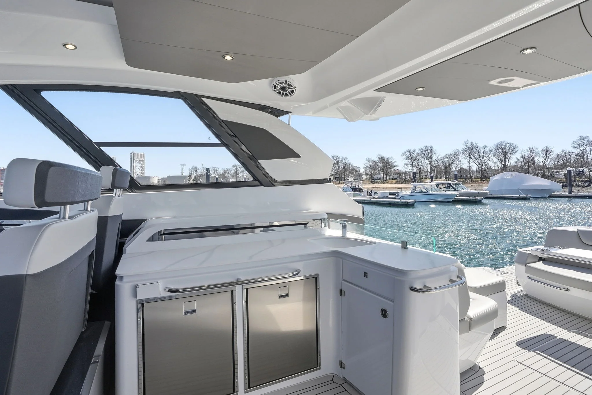 2026 Cruisers Yachts 50 GLS Image Thumbnail #18